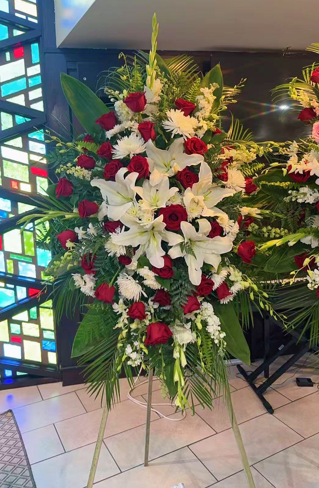 Special Red Rose Sympathy Flower Stand Special Red Rose Sympathy Flower Stand - This item is coming with stand If you need banner let me know Is for free Any questions call me 707-914-8106