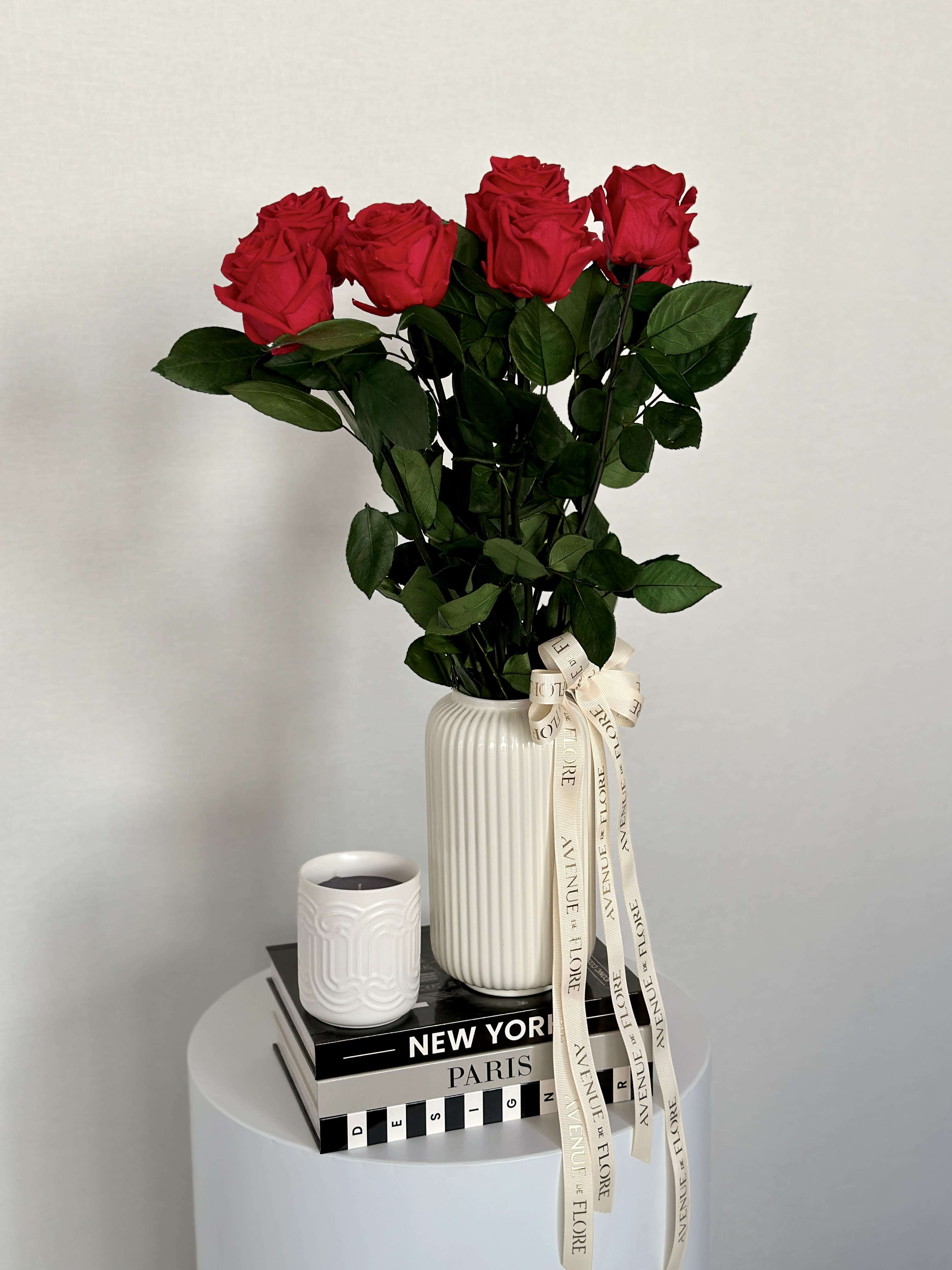Infinite Love - Red Long Stem Preserved Roses - Elevate your home decor with this chic vase, beautifully adorned with luxurious red eternal roses that last for up to 3 years. The elegant vase adds a touch of sophistication to any space, making it a perfect centerpiece for a living room, bedroom, or office.  PRESERVED ROSES. 
