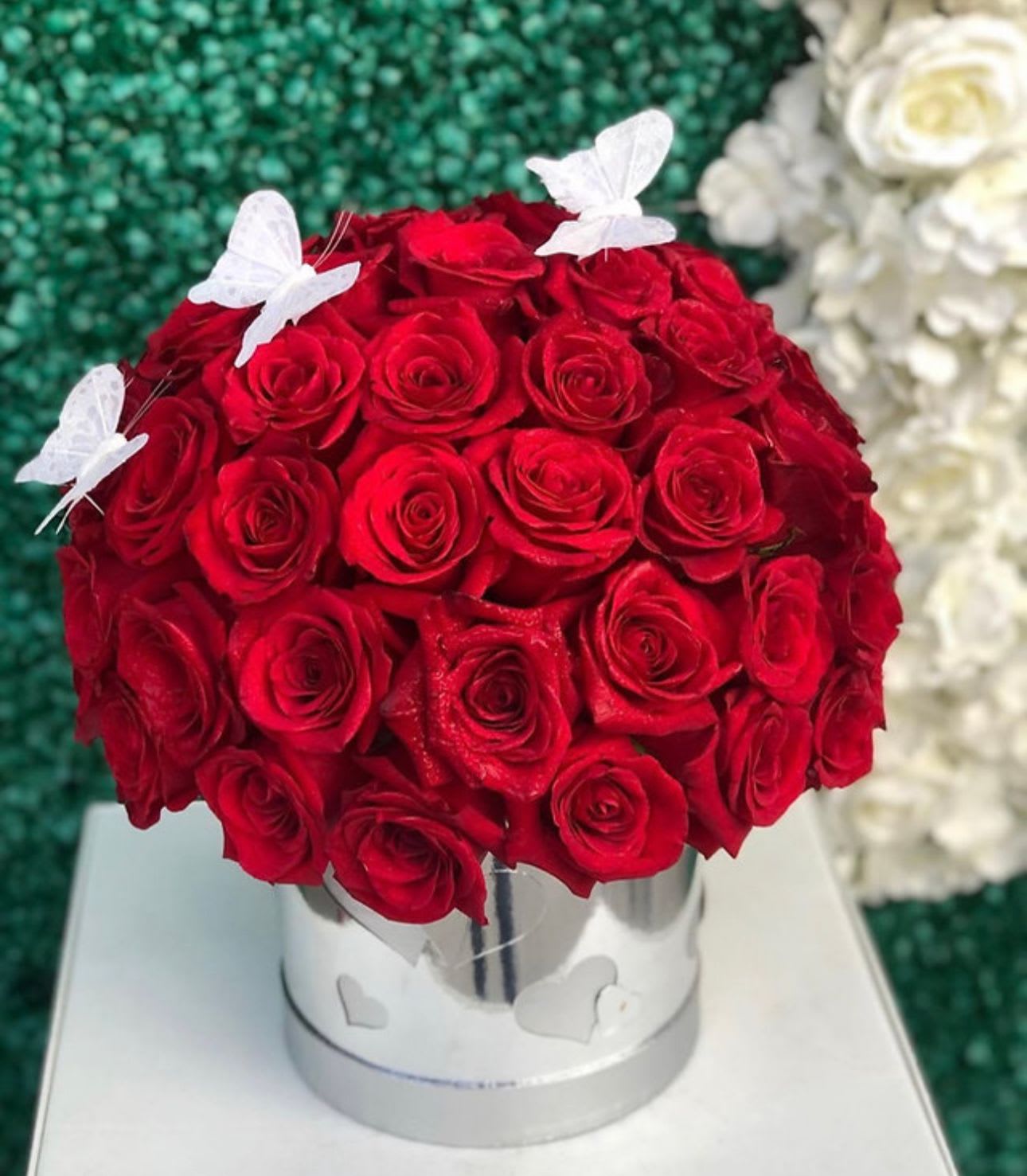 Diana Box - Red Roses