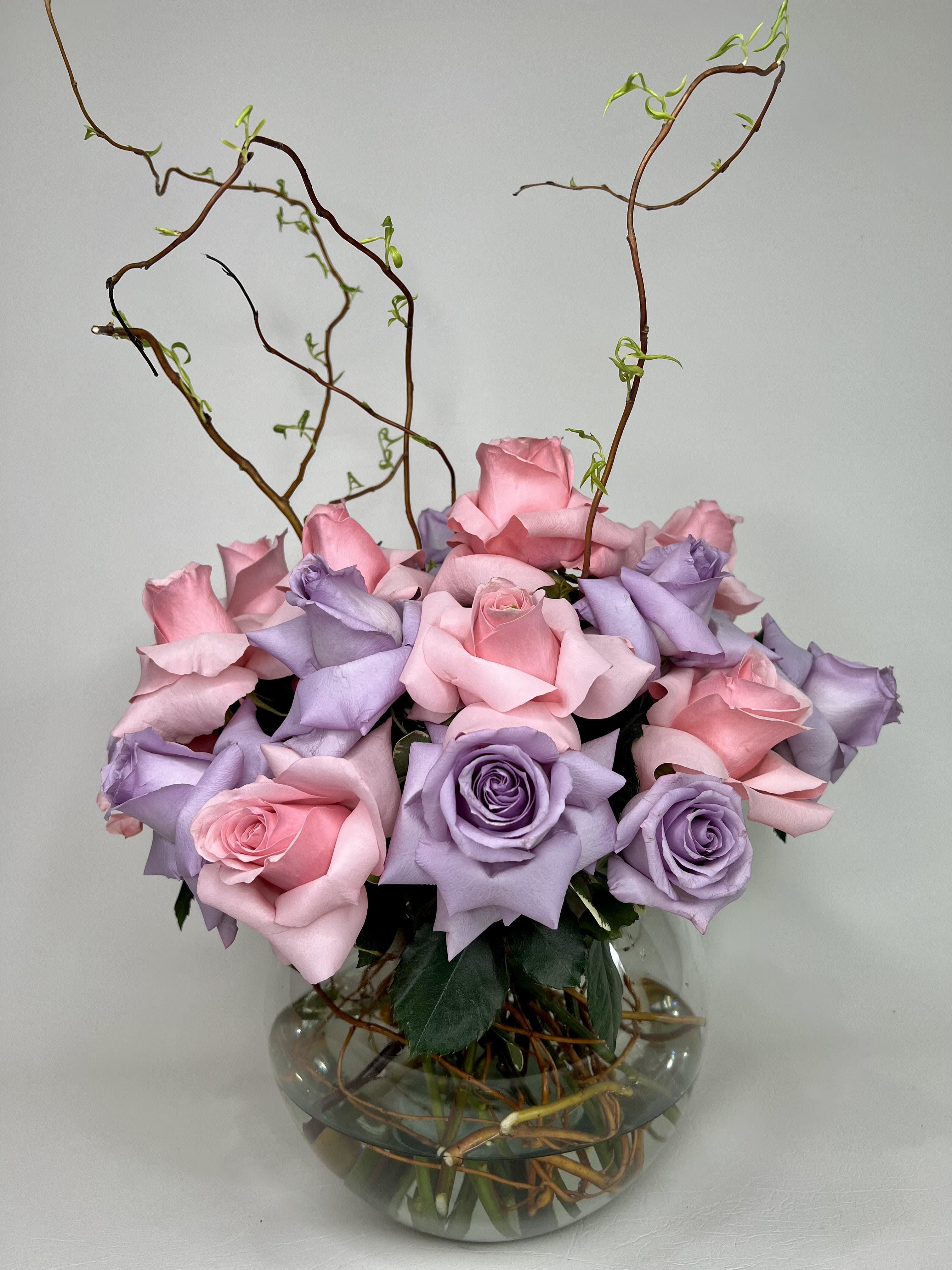 Roxanna Rose Roxanna Rose - Roxanna Collection features sweet Pink Mondial roses in a variety of designs. One of our signature varieties, Pink Mondial roses are known for their charming blush color, and beige tips for a timeless look. Our all-rose arrangements are classic yet modern and elevate any space.