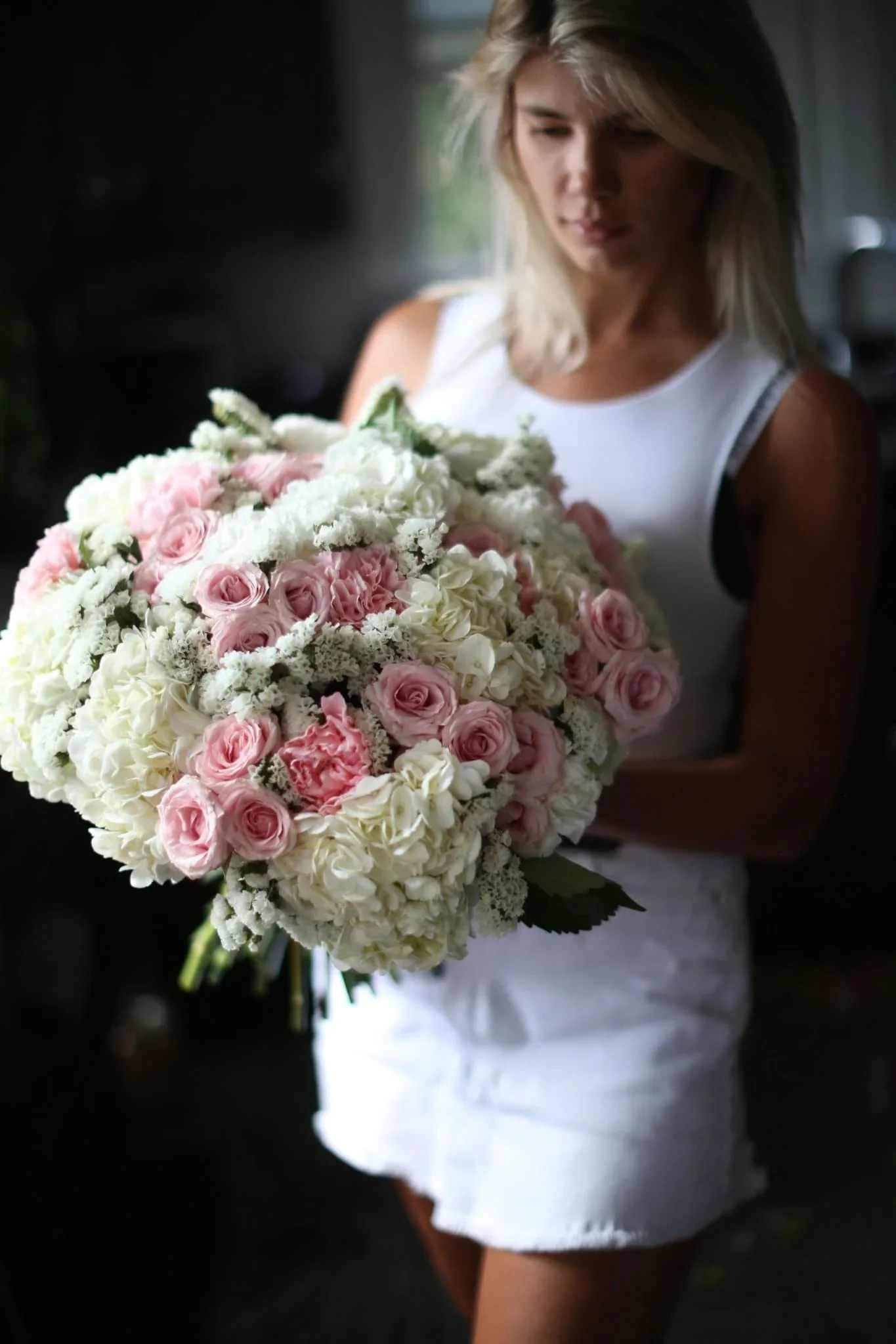 Roxanne - Roxanne is a beautiful and gentle bouquet made of light color hydrangea, roses and a little bit carnations. Mixed with statice floral. 