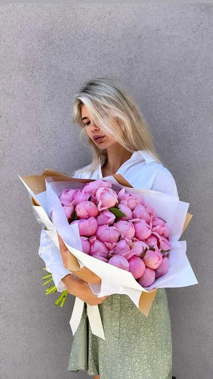 Peonies - Gorgeous bouquet of peonies comes in light pink, white or red shades of flowers with a clear glass vase. Perfect gift for anyone and any occasion.