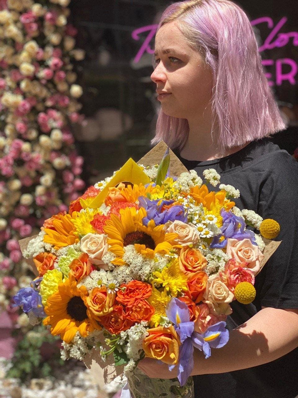 Sunny - This particular bouquet comes in many different styles of designer’s choice 