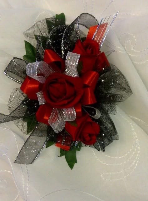 Corsage black and silver  - Beutiful corsage ready for any event