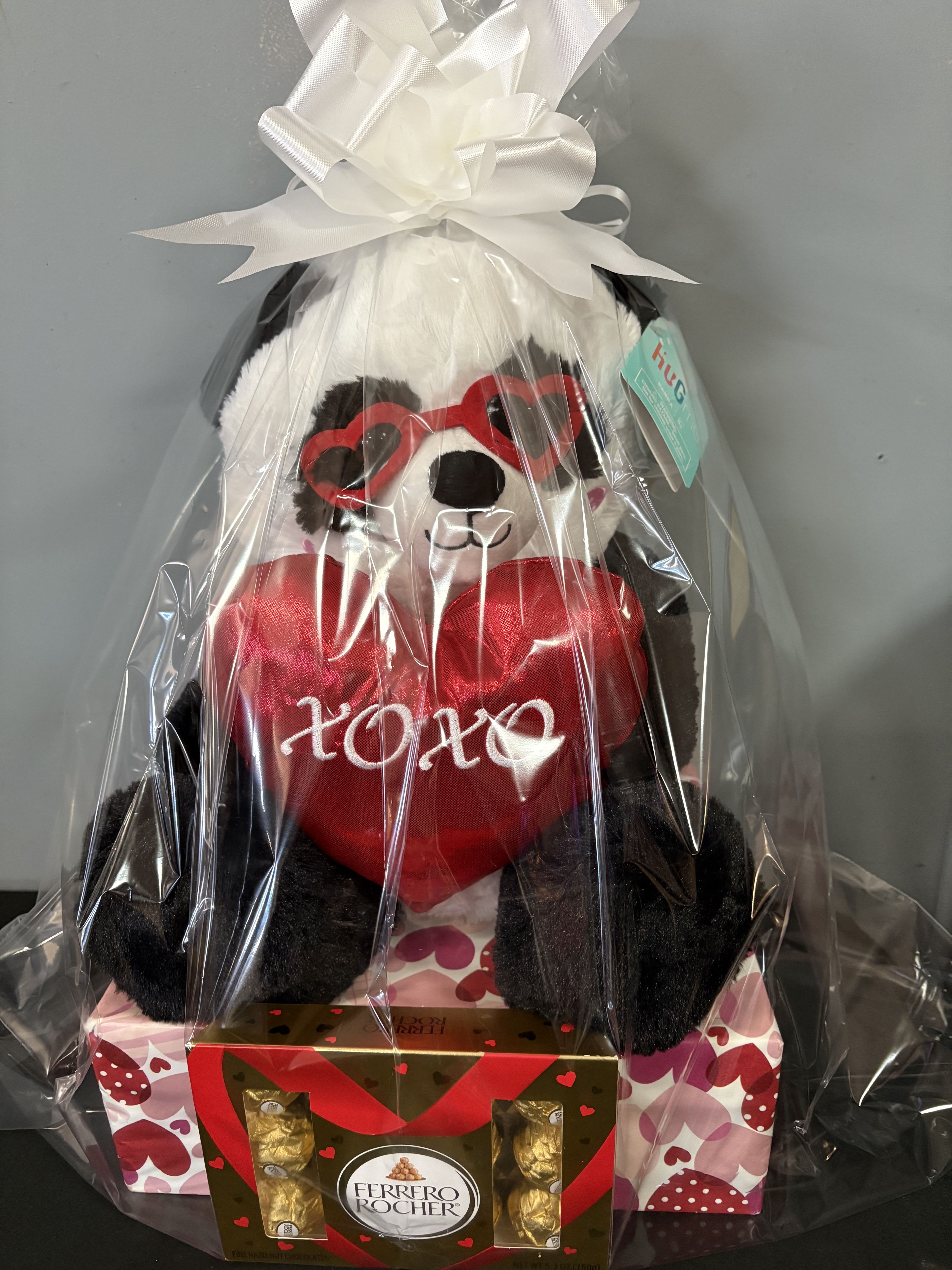 Hug bear Hug bear - Perfect gift for valentians includ chocolates