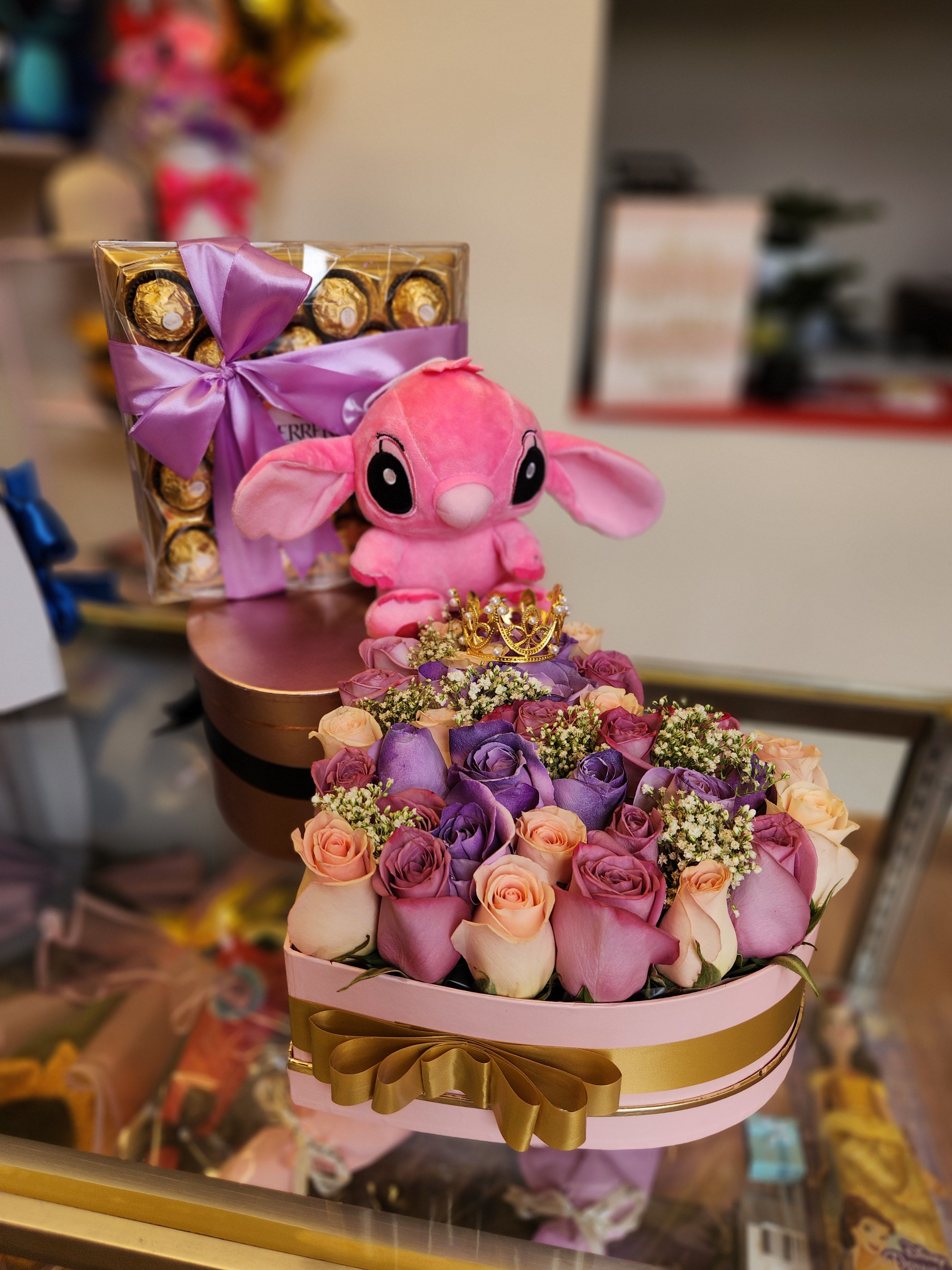 lavanda - Todas las fotografias son creaciones nuestras incluye caja en forma de corazon con rosas peluche y caja de chocolates ferrero