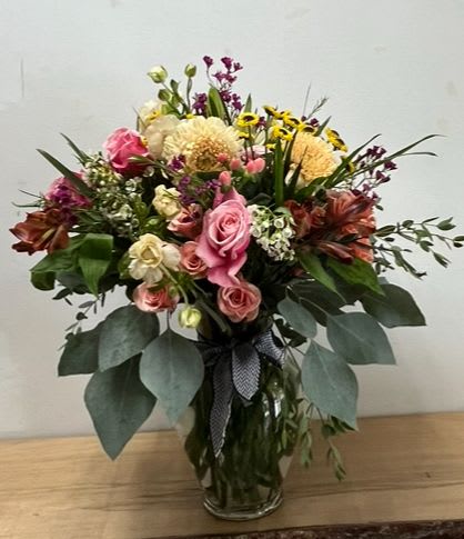sweet tilly  - Experience the artistry of Flor Y Cafe’s Designer’s Choice arrangement, crafted by our renowned florist. This exclusive floral design is a stunning, one-of-a-kind creation, tailored to suit your occasion with the finest, freshest flowers. From bold, modern arrangements to elegant, classic bouquets, our celebrity designer uses their expertise to curate a unique arrangement that reflects your style and the beauty of the season. Perfect for any celebration or as a luxurious gift, the Designer’s Choice arrangement is sure to make a lasting impression.