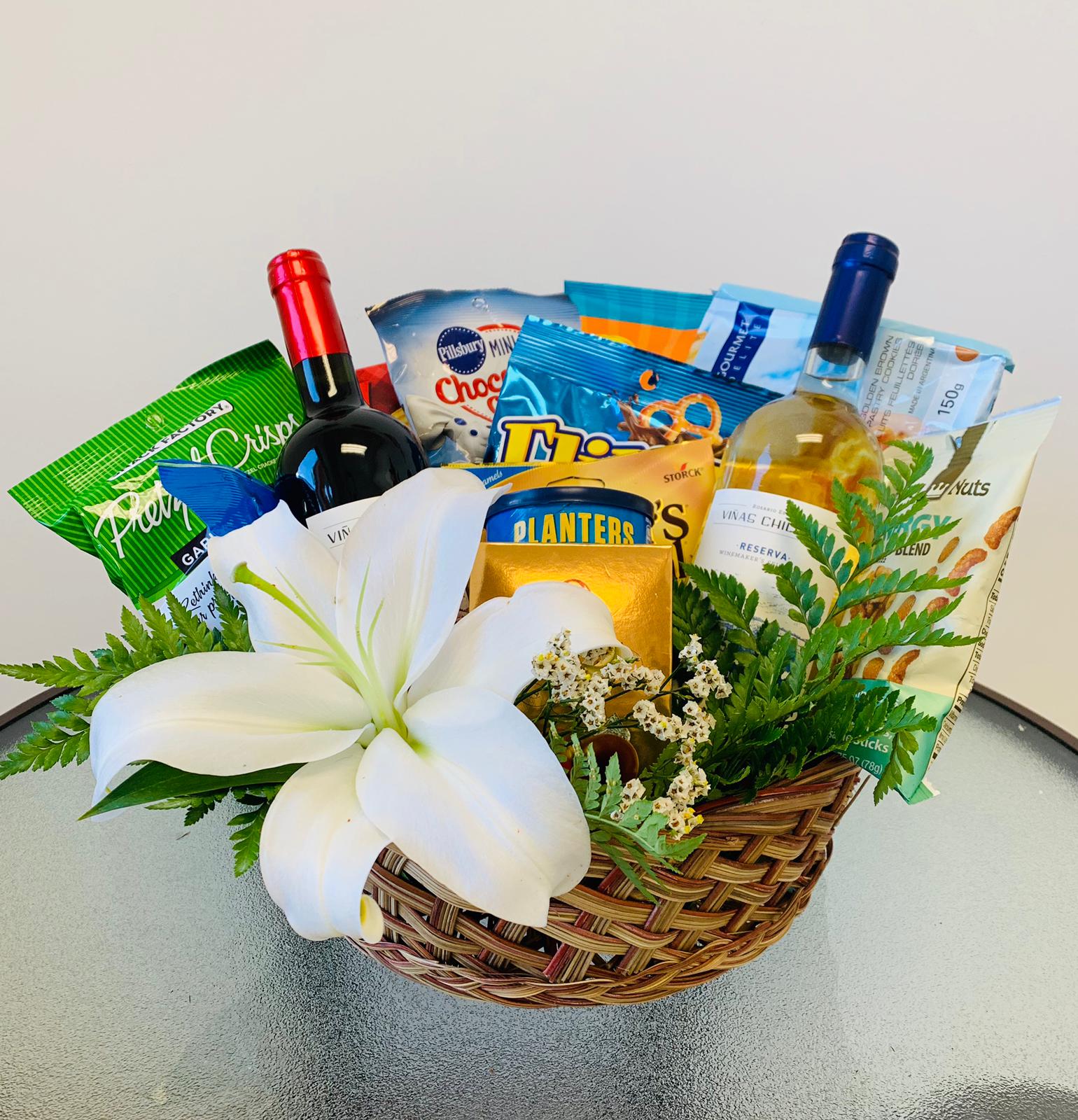 Elegant Basket - Basket with snack, wines   Products similars