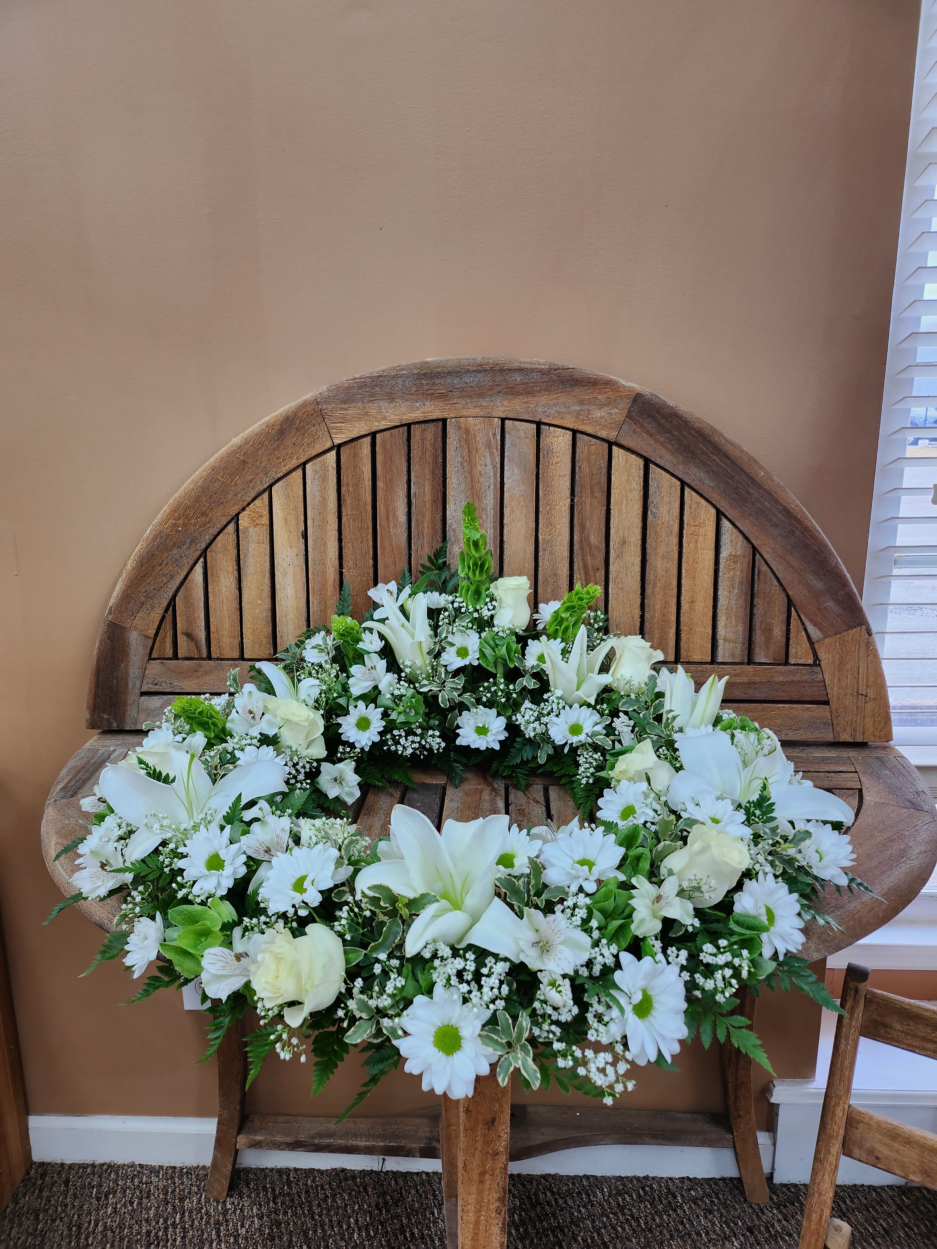 Urn Wreath Whites And Greens - 22&quot; Wreath with white and green flowers 