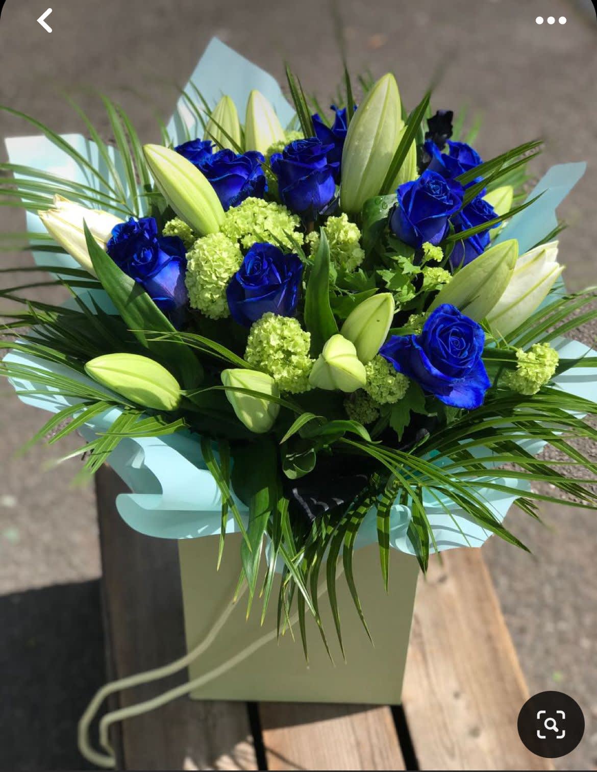 Glamour Arragement blue - lillies Asiatic and blue roses