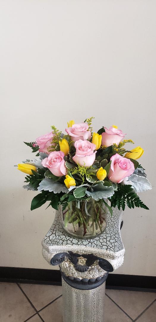 WV-006 - VASE ARR WITH ROSE AND TULIP.