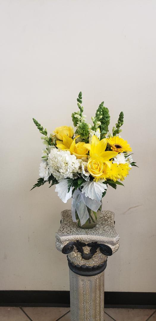 YELLOW AND WHITE VASE WV-019 YELLOW AND WHITE VASE WV-019 - VASE ARRANGEMENT WITH LILIES, ROSES, SNAP DRAGONS, POMPOM, HYDRANGEA