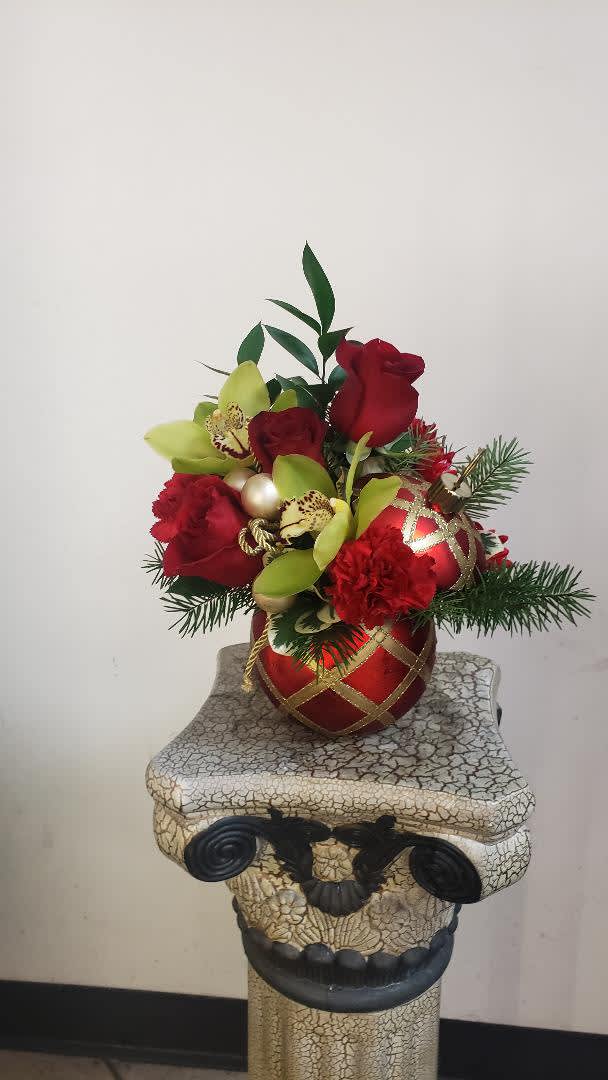 X-MAS RED ORNAMENT X-MAS RED ORNAMENT - X-MAS ORNAMENT WITH ROSES, CYMBIDIUM ORCHID, CARNATION, X-MAS GREEN