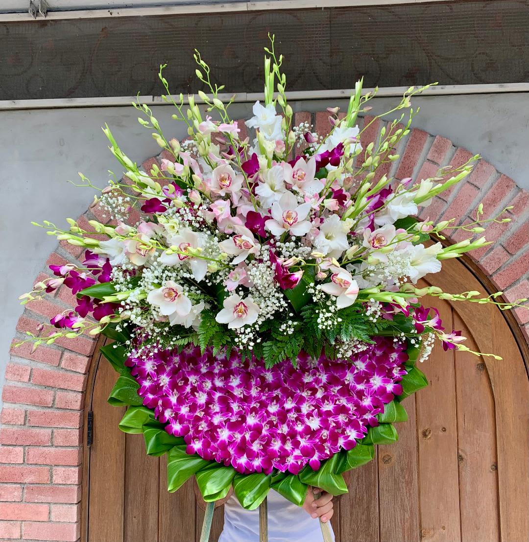 Full Moon with orchids splash wreath Full Moon with orchids splash wreath - This wreath has full of orchids for someone loved orchids. need to make sure we will have enough orchids so please order 10 days ahead. 6FT stand