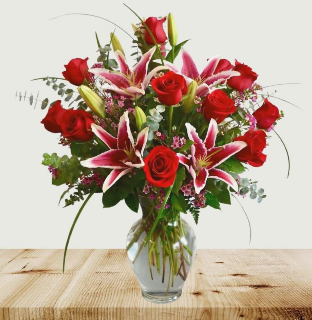 12 roses arrangement  - 12 red roses and lilys 