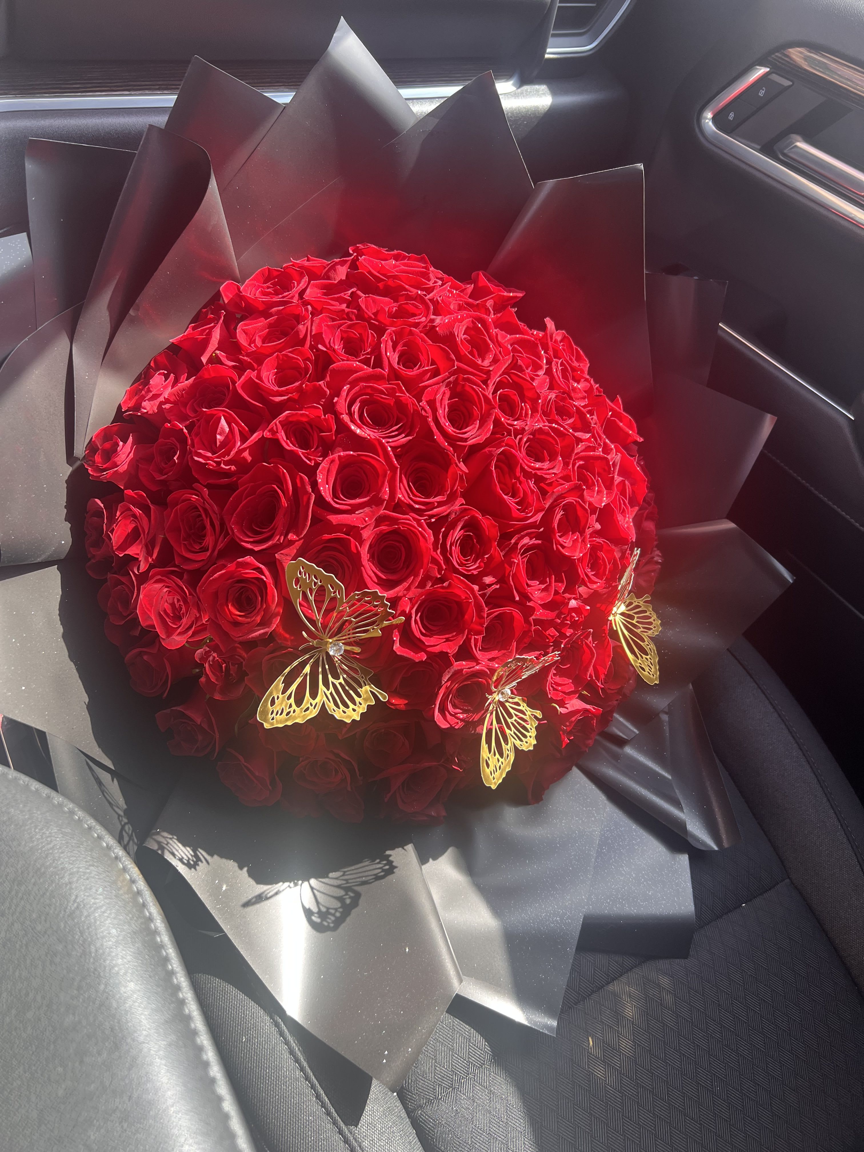 Buchon max red  - 100 red roses 