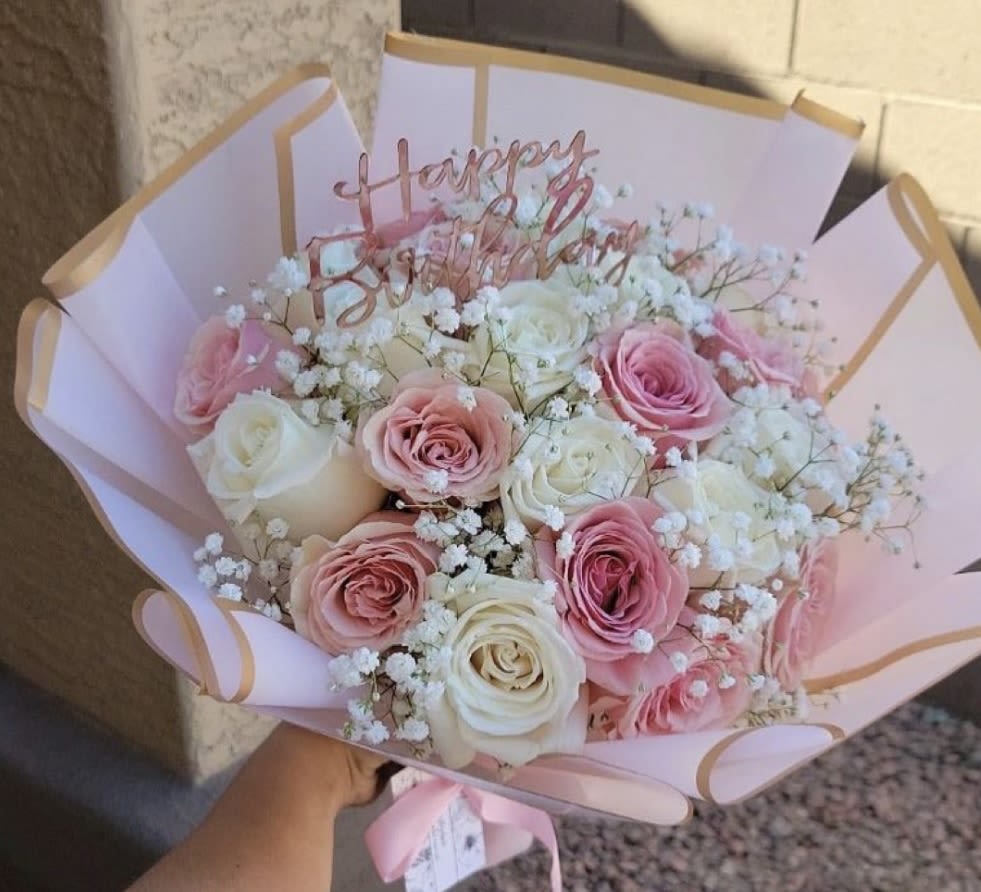 Pretty and simple  - 25 white and light pink roses Buchon +nuve 