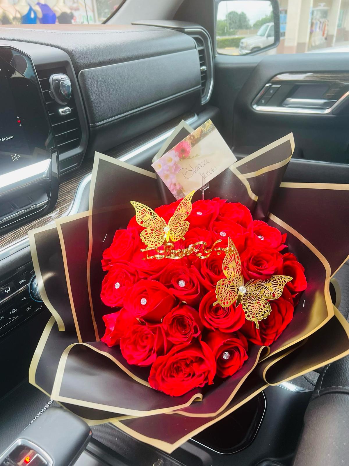 Ramos Buchones  -  Estos ramos están diseñados para ser ostentosos y destacar en cualquier ocasión. Son populares en eventos especiales, como bodas, aniversarios, cumpleaños, y otras celebraciones importantes. 