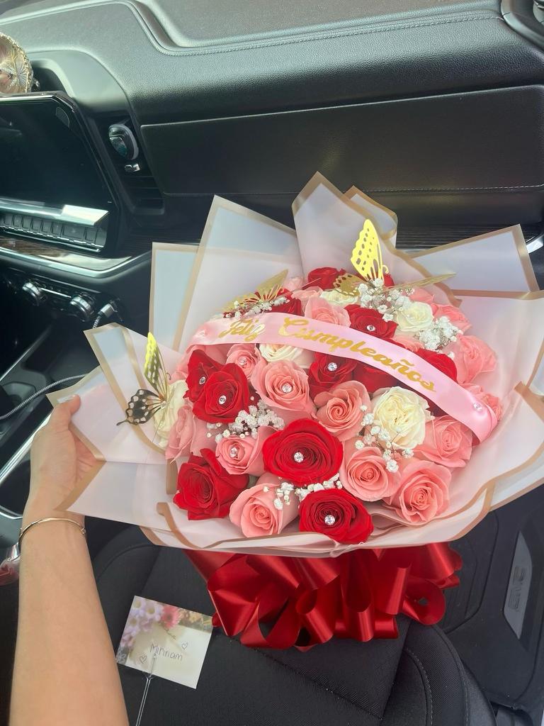 Ramos Buchones - Special Days  -  Estos ramos están diseñados para ser ostentosos y destacar en cualquier ocasión. Son populares en eventos especiales, como bodas, aniversarios, cumpleaños, y otras celebraciones importantes.