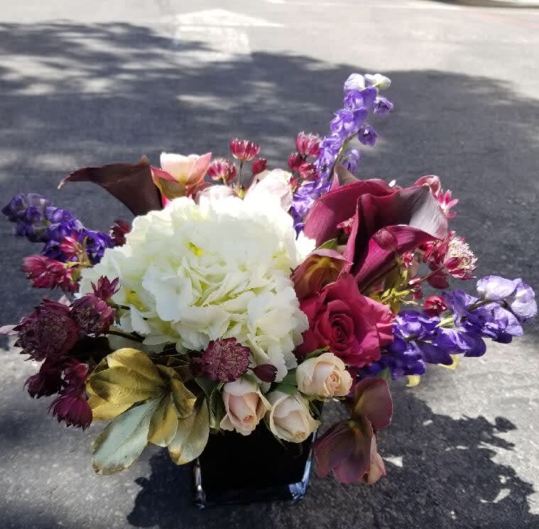 Antique Vineyard Antique Vineyard - Fresh & beautiful spring floral arrangement, perfect for any occasion or event - by Sun City Summerlin Florist.