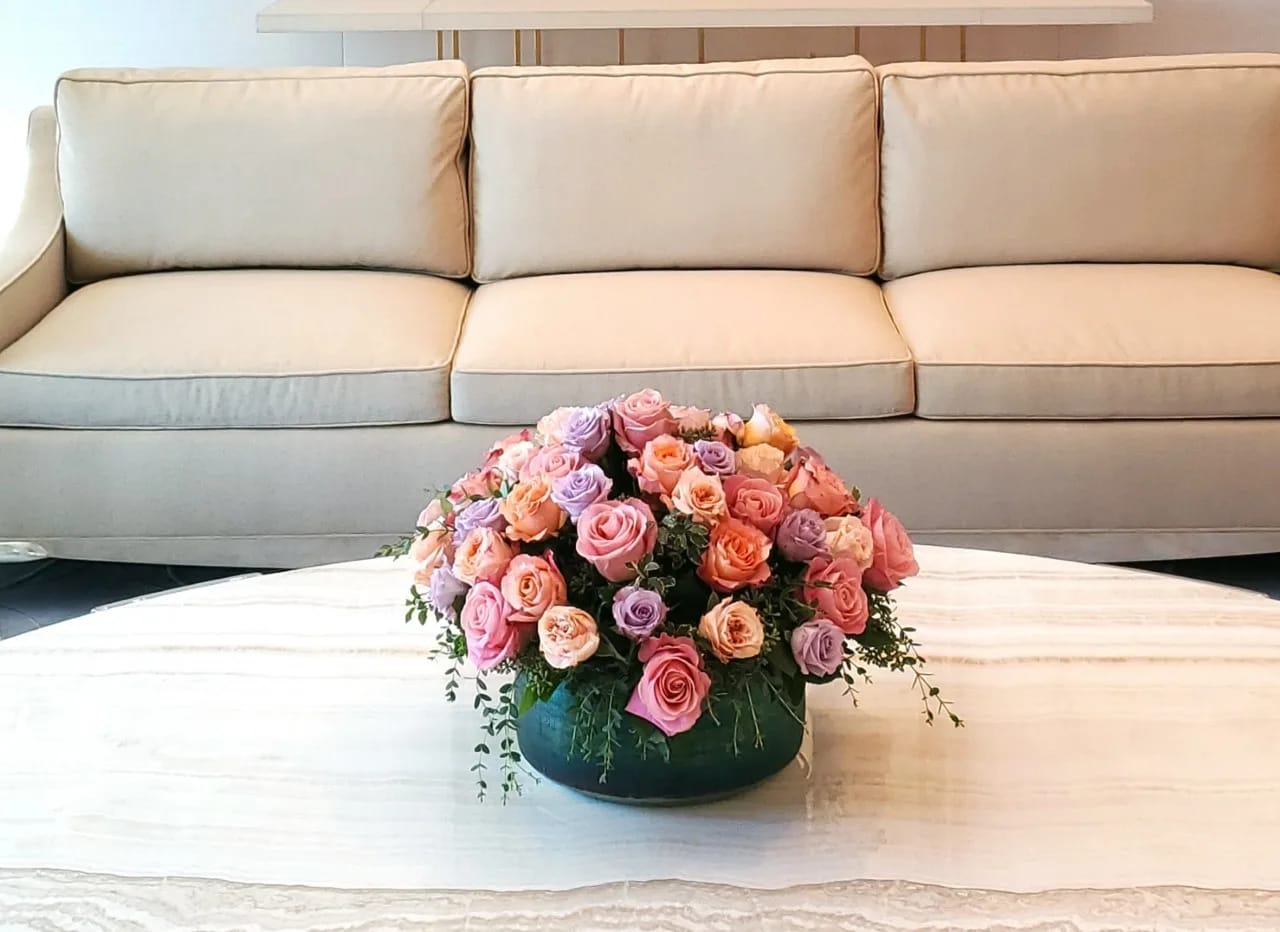 English Rose Garden English Rose Garden - Talk about an expression of love! This striking arrangement of beautifully colored pastel roses is housed in a designer Theory Collection glass bowl. (Pre-order required for Theory Collection bowl)