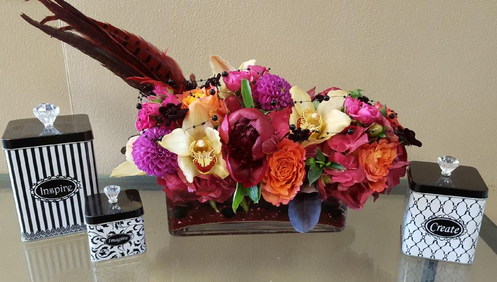 Flying Love Flying Love - Proudly presenting our unique Valentine's Day Flying Love arrangement.
