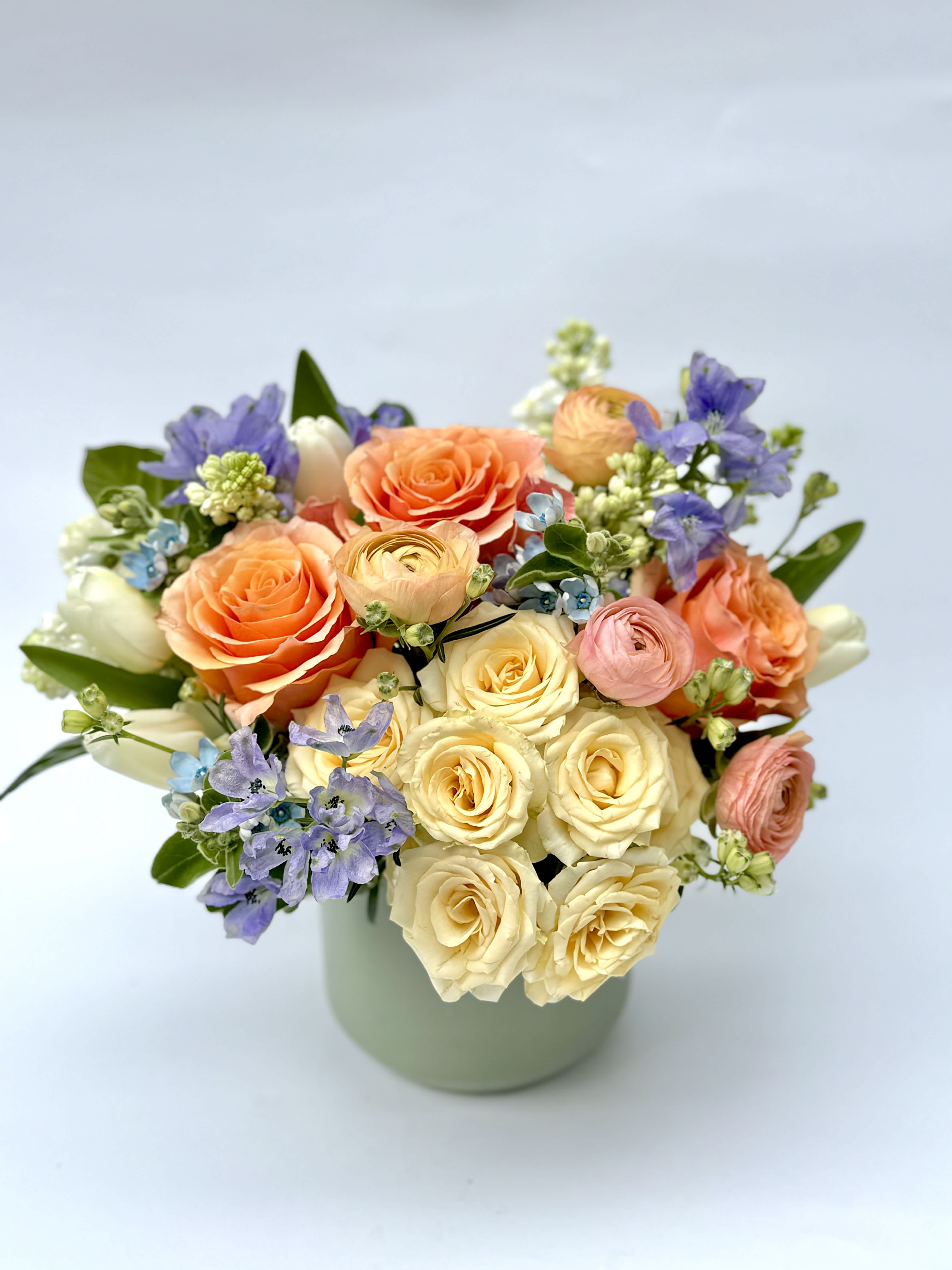 Jelly beans Jelly beans - Celebrate Easter with our new spring collection. Seasonal fresh blooms in a 5x5” glass vase