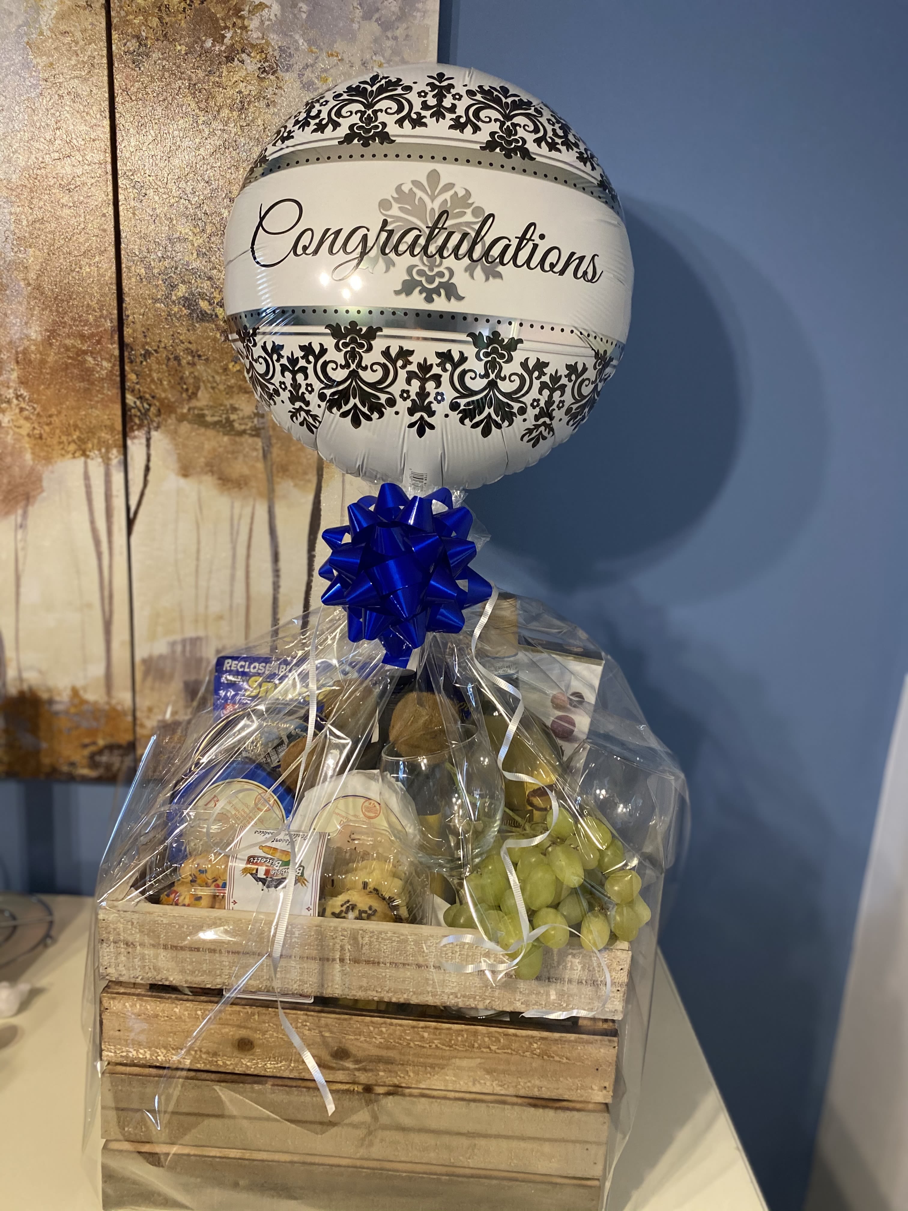 BASKET SHOP FLOWERS AND FRUITS BASKET SHOP FLOWERS AND FRUITS - Basket included flowers, fruits, wine and cheeses