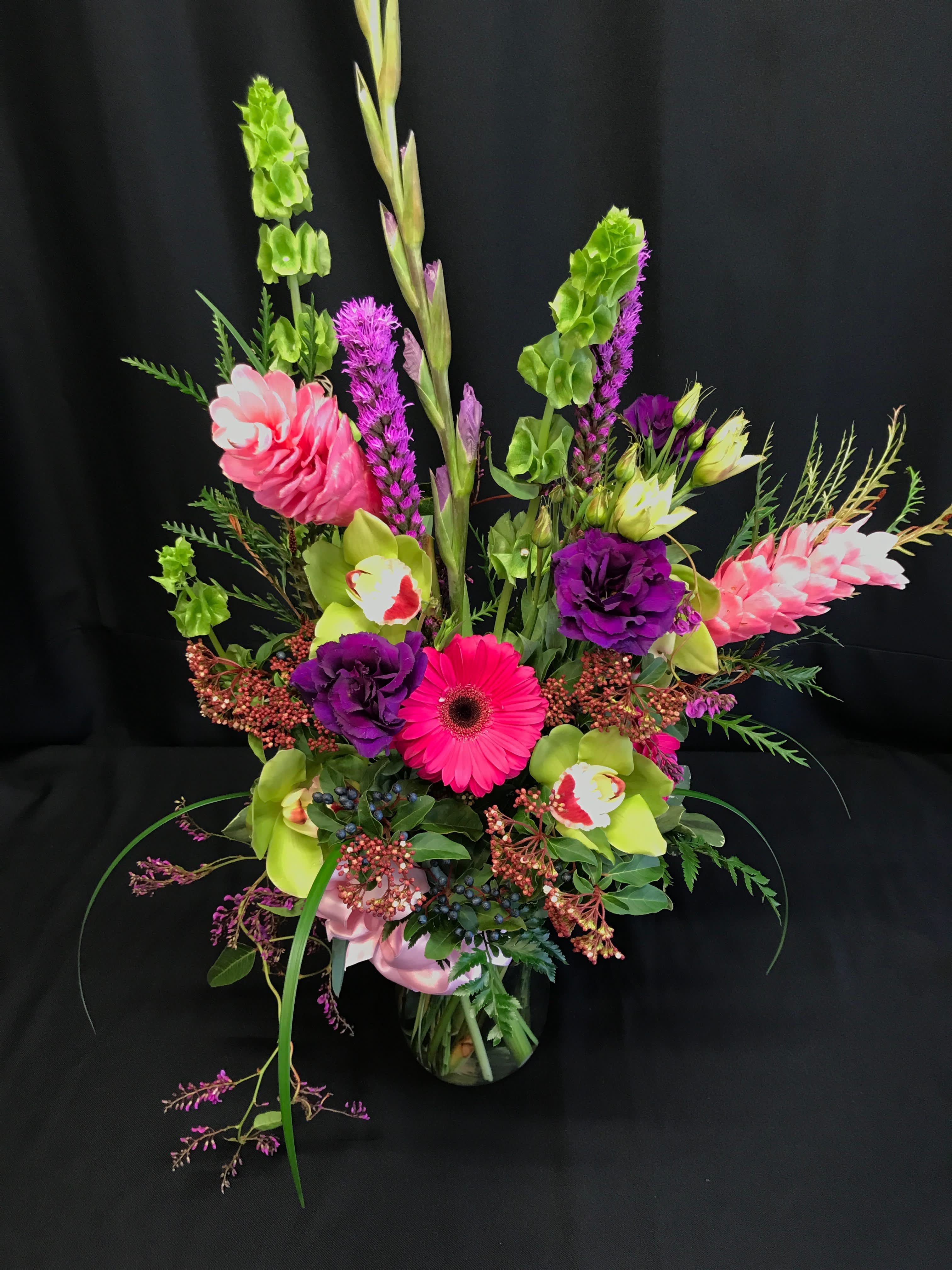 Ginger sweet valentine - Sooooo romantic! Lovely Hawaiian ginger, delicate cascading vines and gorgeous Valentine color!    Assortment will vary.   Order 3 weeks prior to Valentine's for less substitutions.