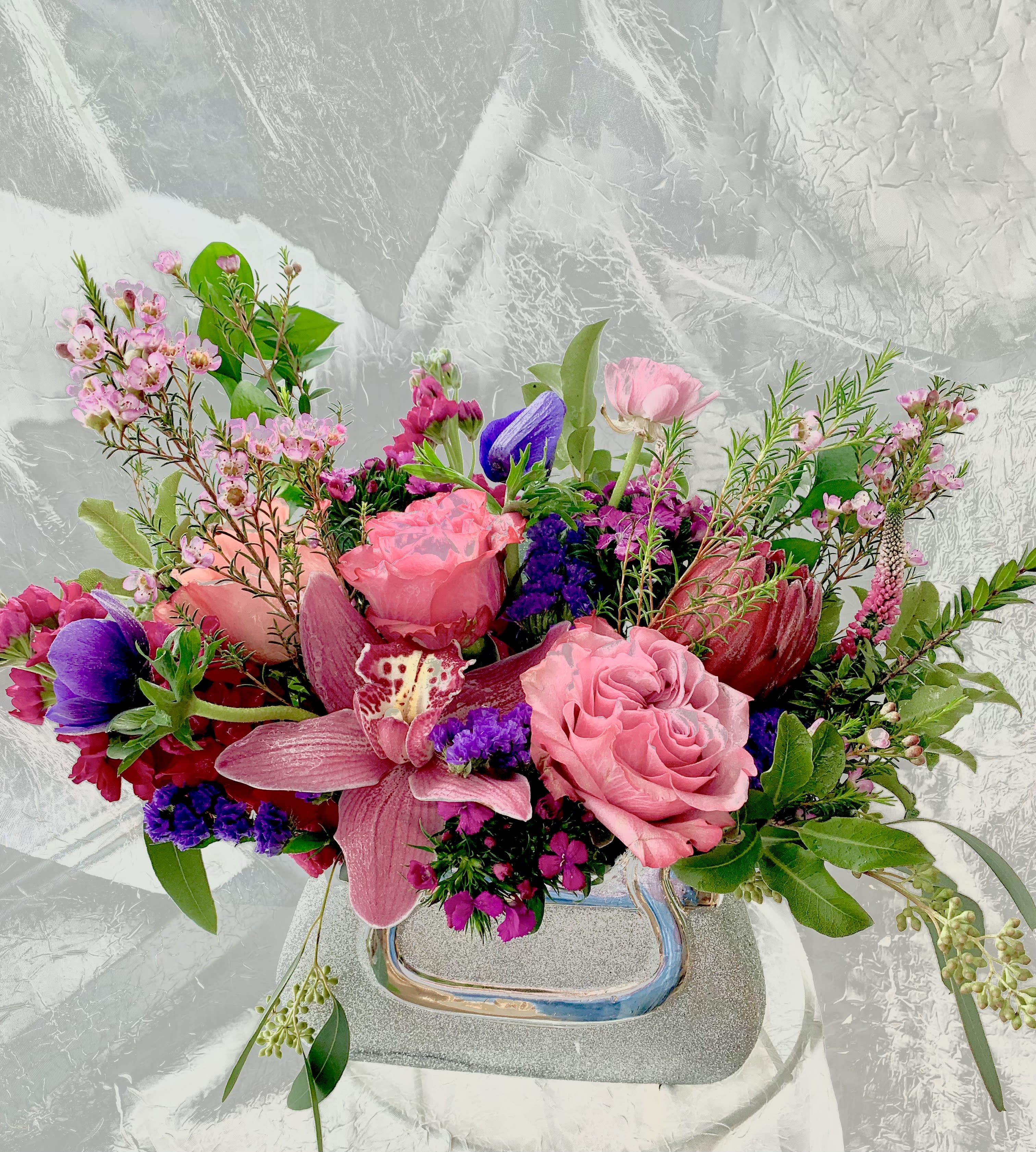 Posies in a pocketbook Posies in a pocketbook - It’s neat, it’s sweet ,it’s petite. Perfect for your lovely little lady