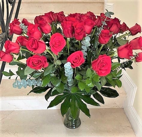 50 Red Roses arranged Round in a glass vase - 50 Premium Red Roses arranged in a glass vase 