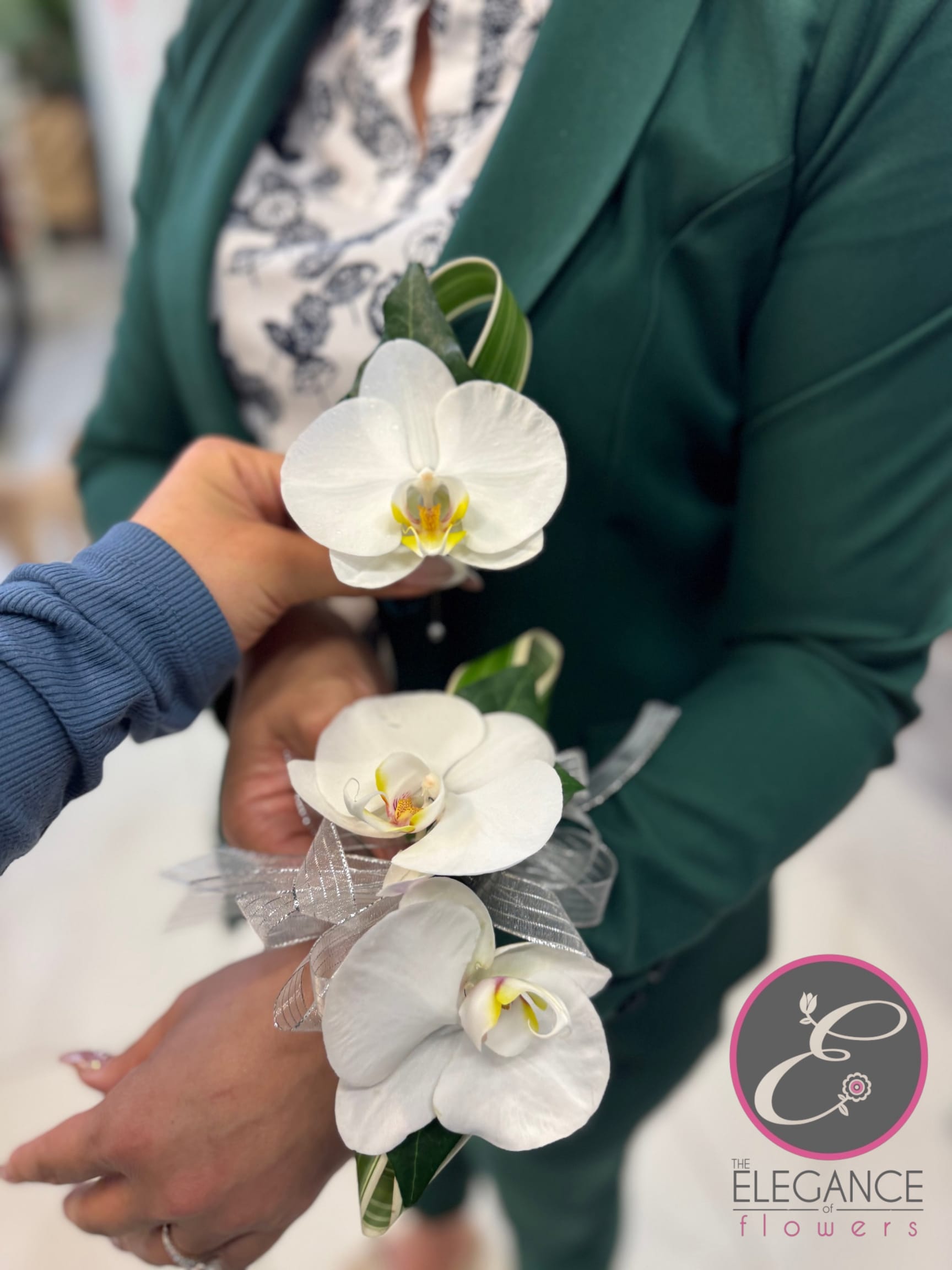 Boutonnière & Corsage Set #5 Boutonnière & Corsage Set #5 - Two-piece set featuring a matching boutonnière and corsage, perfect for homecoming, proms, and special occasions.