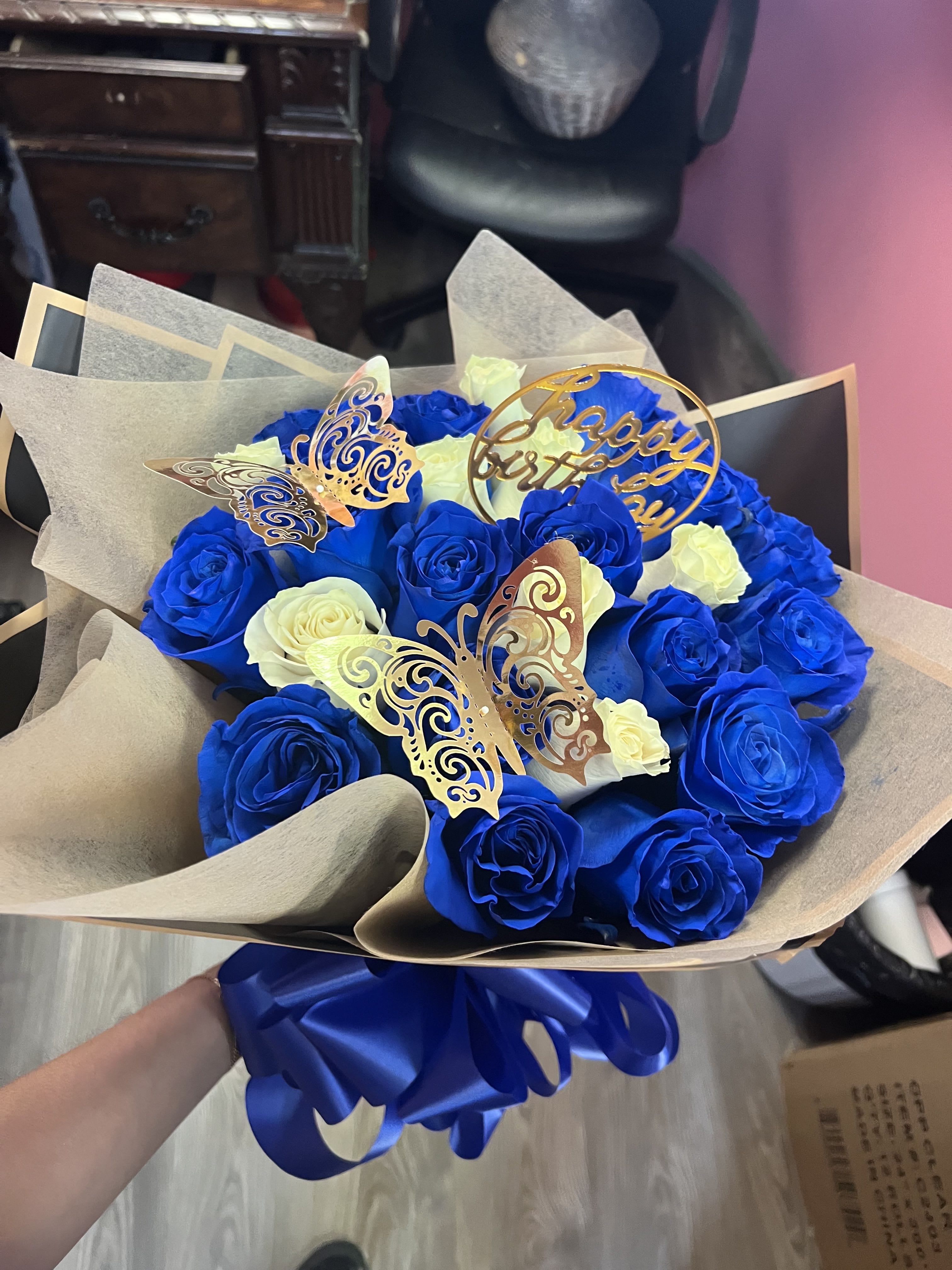25 BLUE ROSES - 25 BLUE ROSES , PERFECT FOR HIM . 
