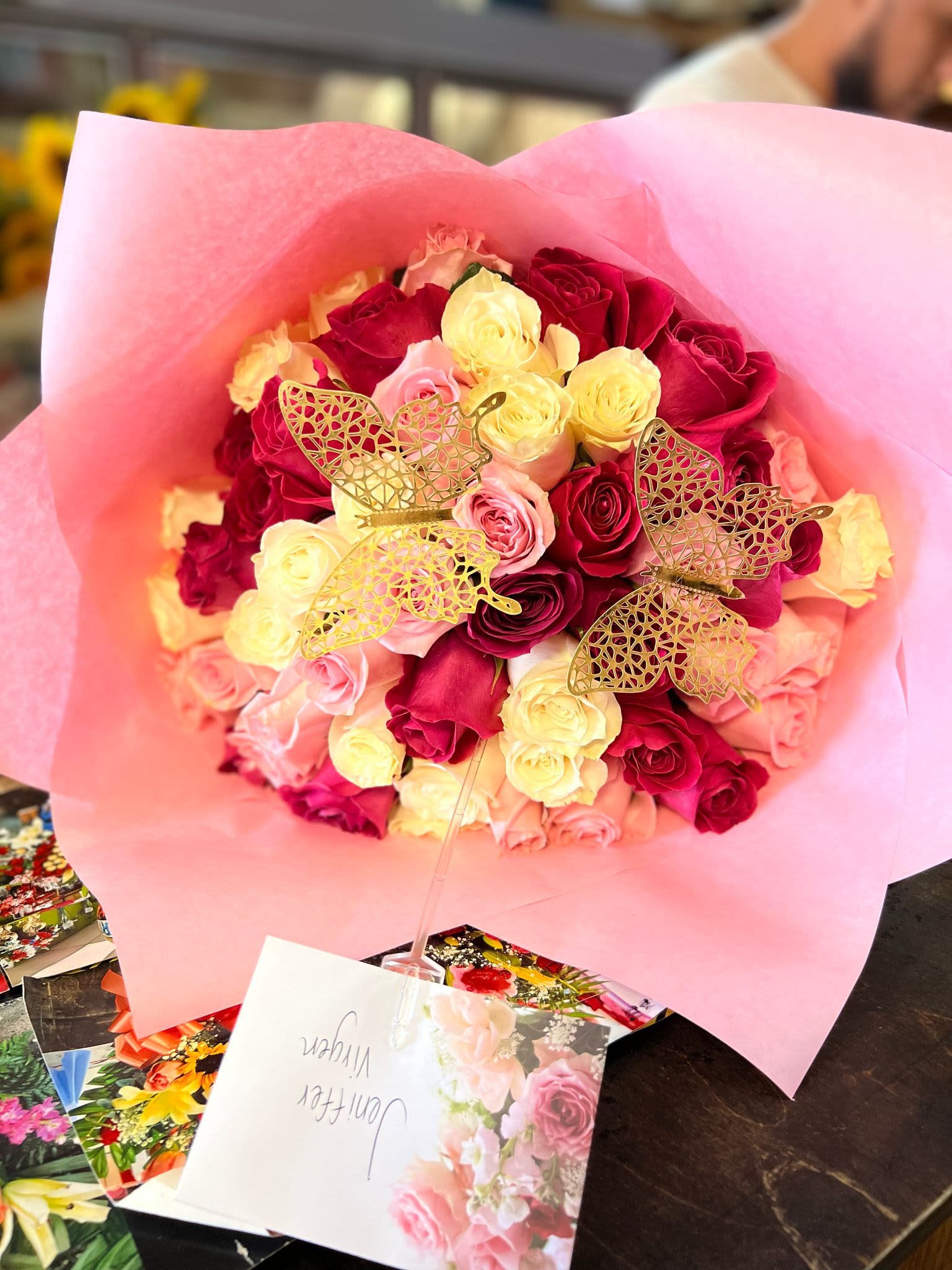 Buchon Mix Pinks  - 24 Mix Roses Round 