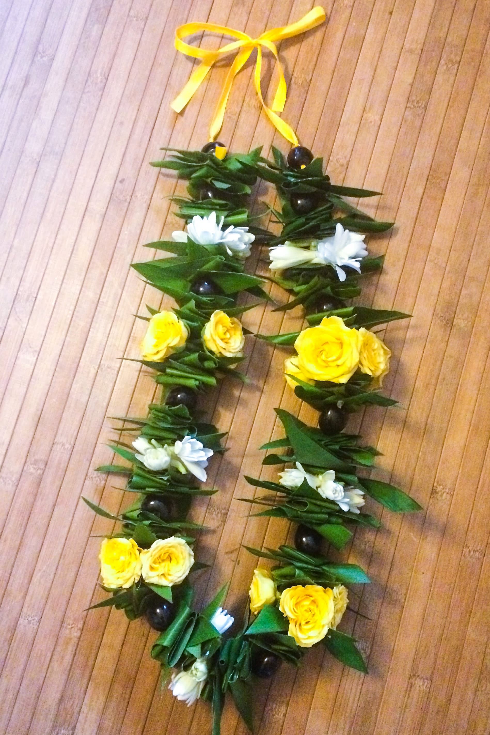 Royalty lei - Made with Kukui nuts, fragrant tuberose, ti leaf, and spray roses, this lei is one of our favorites!  PLEASE SPECIFY SPRAY ROSE COLOR OF CHOICE.  CHOICES ARE: YELLOW, WHITE, PINK, RED OR ORANGE (approximate length 36&quot; with a adjustable tie)