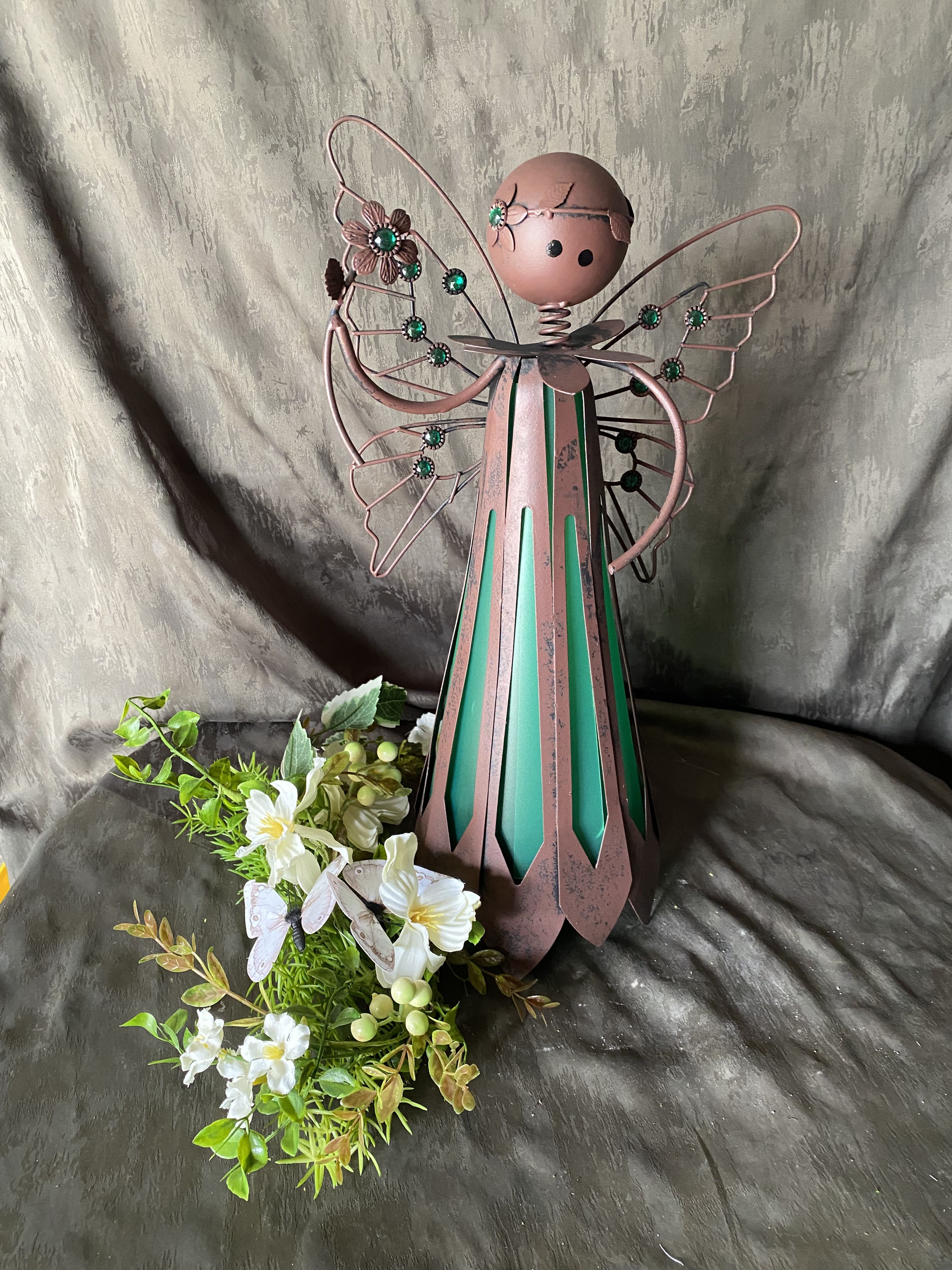 Solor Powered Garden Angel Solor Powered Garden Angel - solar-powered Cemetary or Garden products an artful sculpture by day and a luminous accent at night light weight Angel 16 inches High 8 inches wide Angel Only Angel with silk flowers Deluxe Price (Showen in the picture) Premium Price Angel with Fresh Flowers