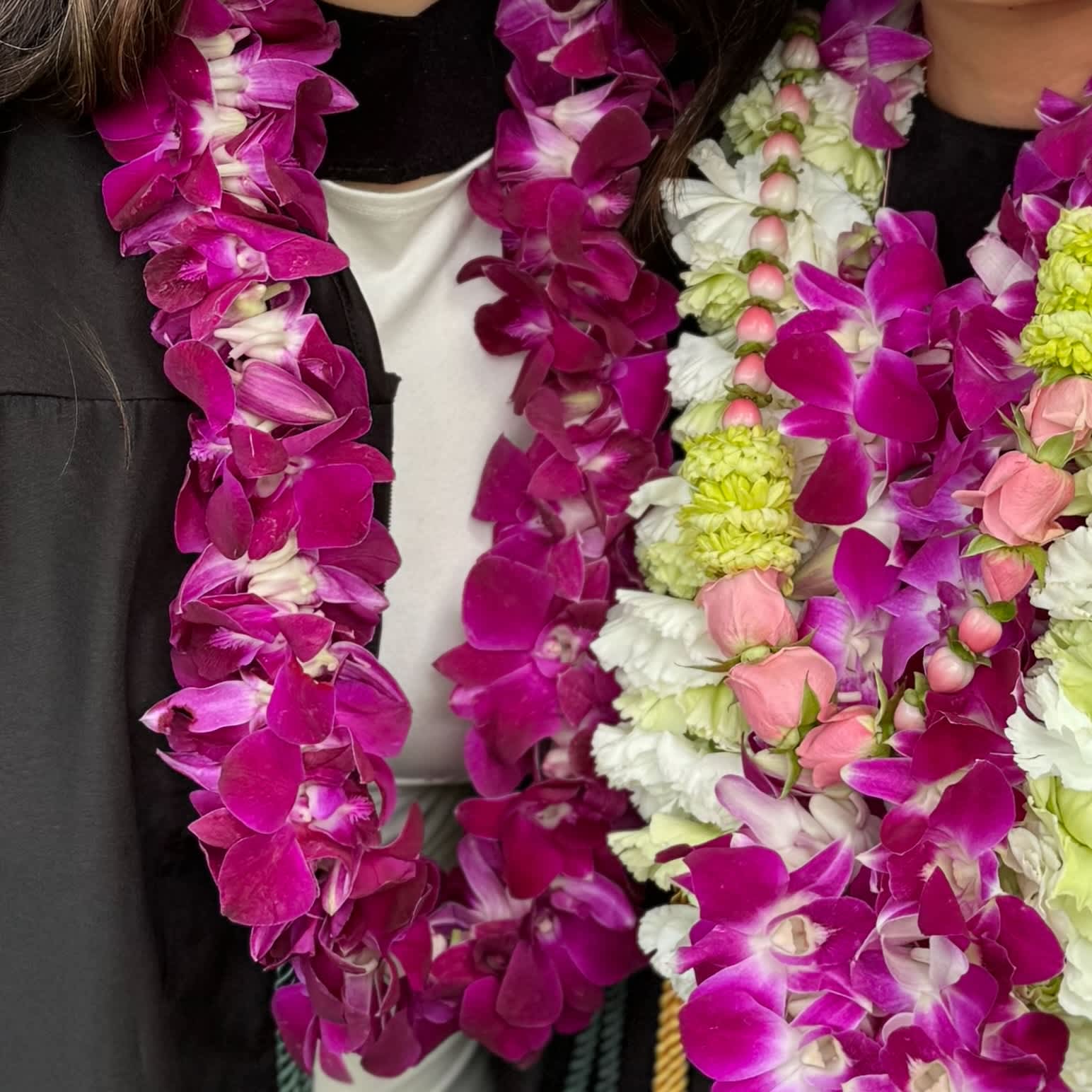 Orchid Lei - Stunning Natural Orchid Leis are perfect for any occasion like father's day, graduation, party, or wedding. Suitable for men and women, these Leis are made with the highest quality of purple Dendrobium Orchid blooms. Single strand orchid leis consist of about 40-45 handpicked blooms. This Lei is sure to elevate any celebration!  Care Instructions: Blooms will last approximately 3-7 days with proper care. Keep in a cold area or refrigerated (42-55ᵒF) until intended use. Do Not Freeze!  We recommend two weeks advance order to insure availability.  Please specify if you want white/green or purple orchid.     