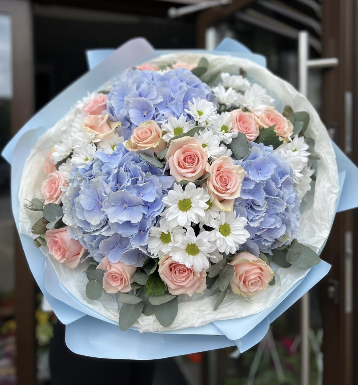 № 108 - THE PHOTO SHOWS THE DELUXE SIZE. № 108 - THE PHOTO SHOWS THE DELUXE SIZE. - Bouquet with blue hydrangea. The photo shows the deluxe size.