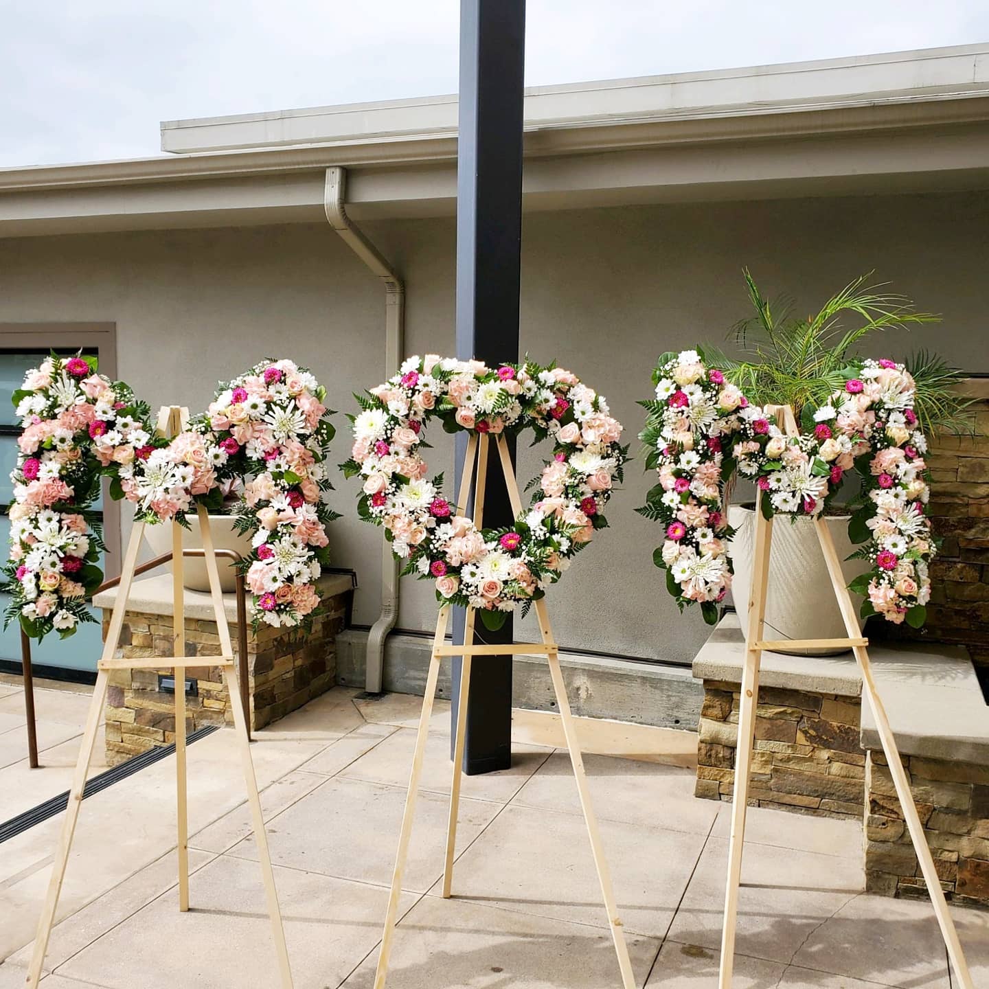 MOM X-Large letters MOM X-Large letters - This large 3 piece set spells out MOM with an open heart as the "O" in the center. This can be made in any color however picture is in a mix of pinks and white with several roses, carnations, daisies and many other flowers. Order must be placed at least three days before services.