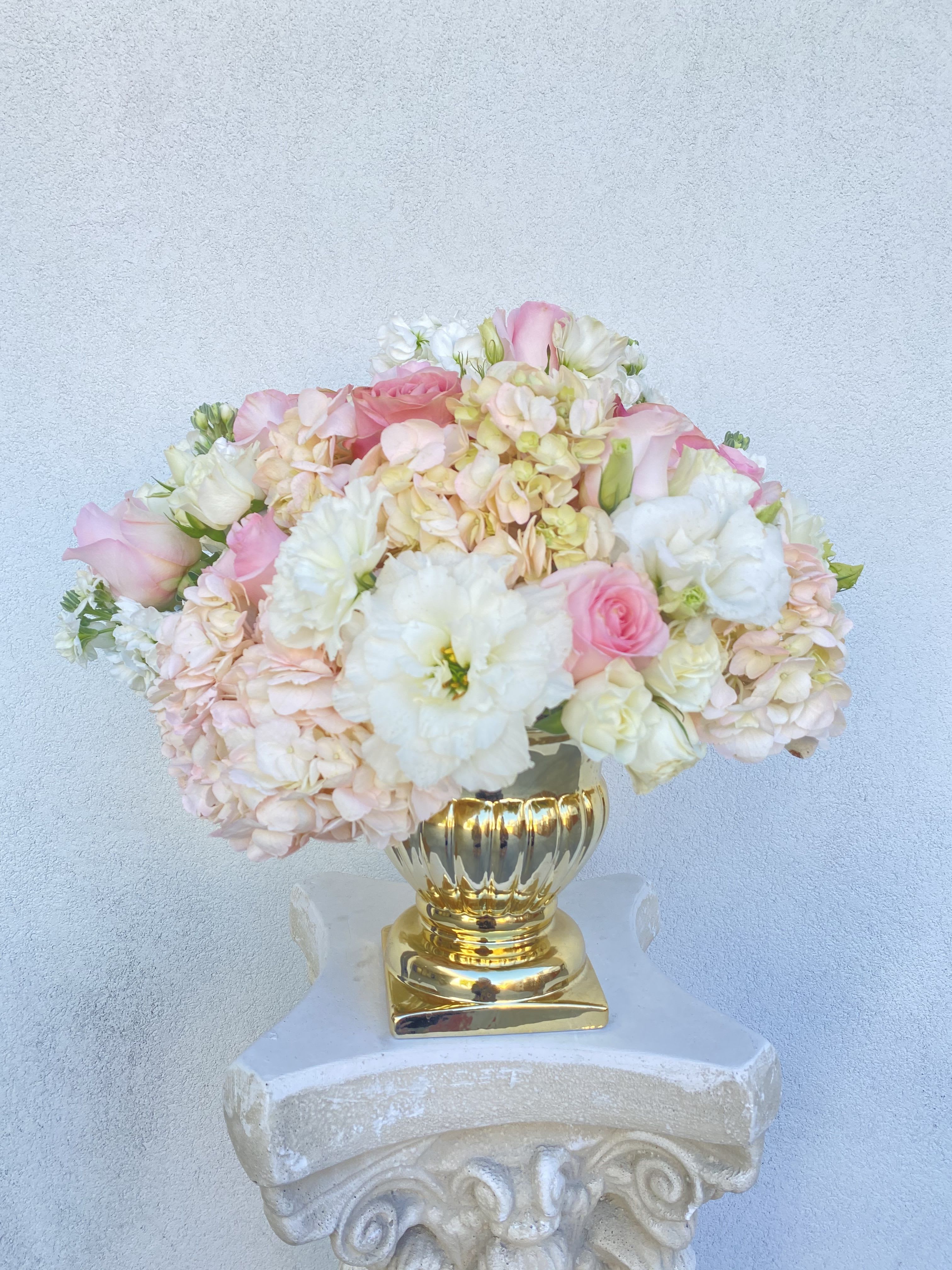 Floral Dreams - Lovely blooms with beautiful aromas make the perfect gift for your loved one during all occasions.   Vase is included.  All Sunset Flor arrangements include a flower food package, a care card, and floral info sheet. 