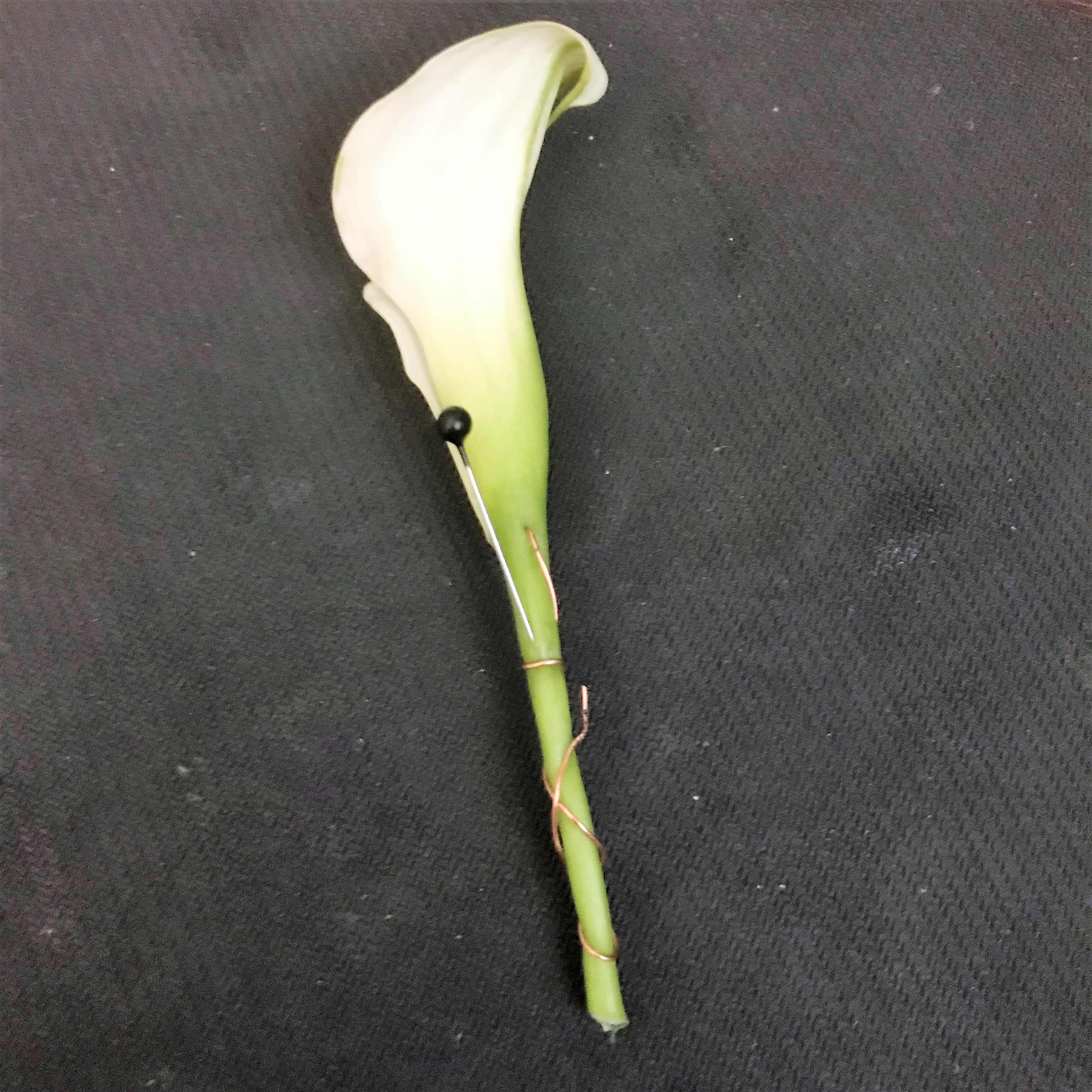 CALLA LILY BOUTIONERE - A SINGLE WHITE MINI CALLA LILY. AVAILABLE IN ORANGE, BURGANDGY, BLACK, YELLOW, WHITE