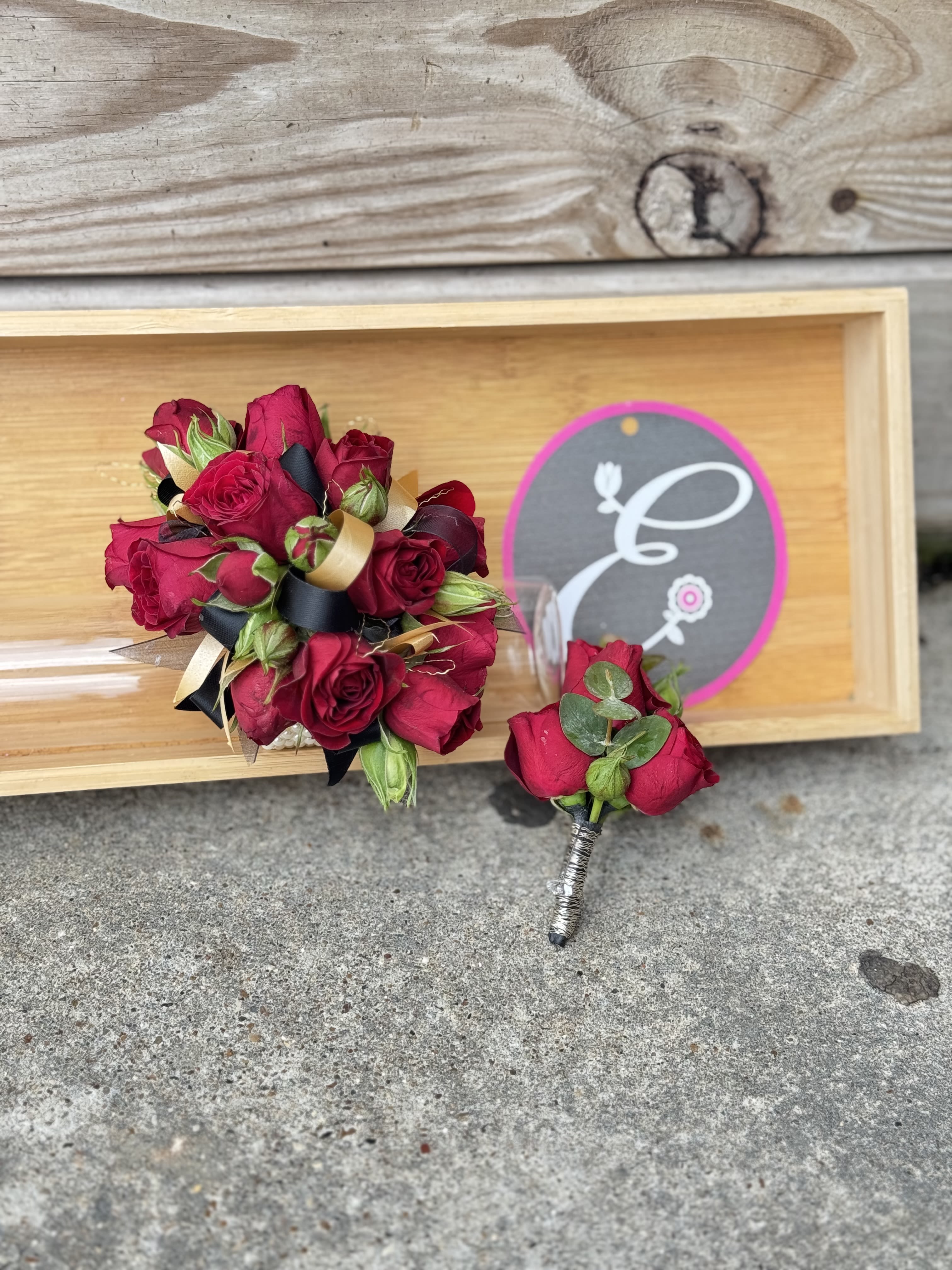 Boutonnière & Corsage Set #8 Boutonnière & Corsage Set #8 - N/A