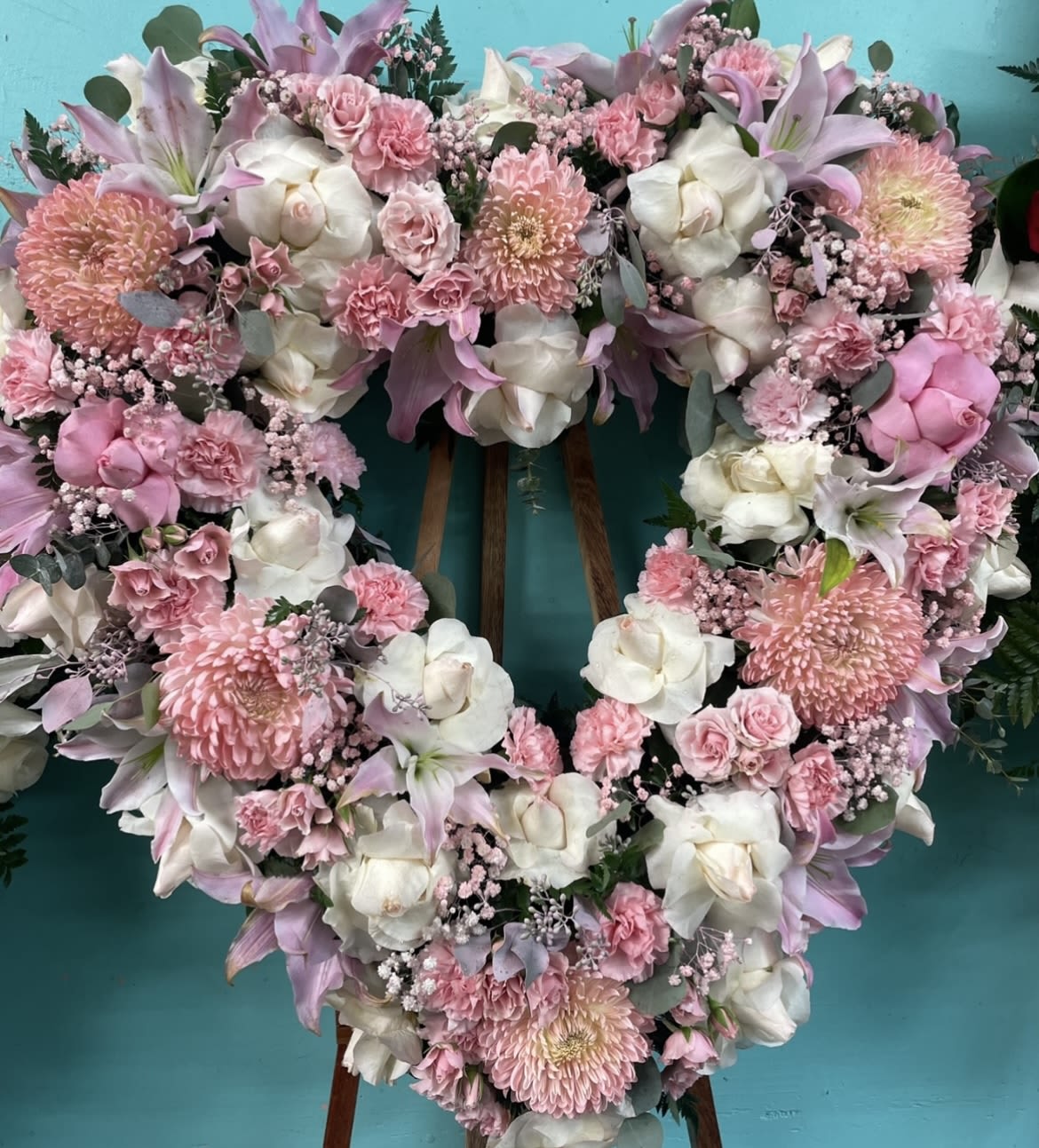 Peach perfection Hearts from heaven Peach perfection Hearts from heaven - This beautiful eclectic heart arrangement is one of our favorite creations you will absolutely love.