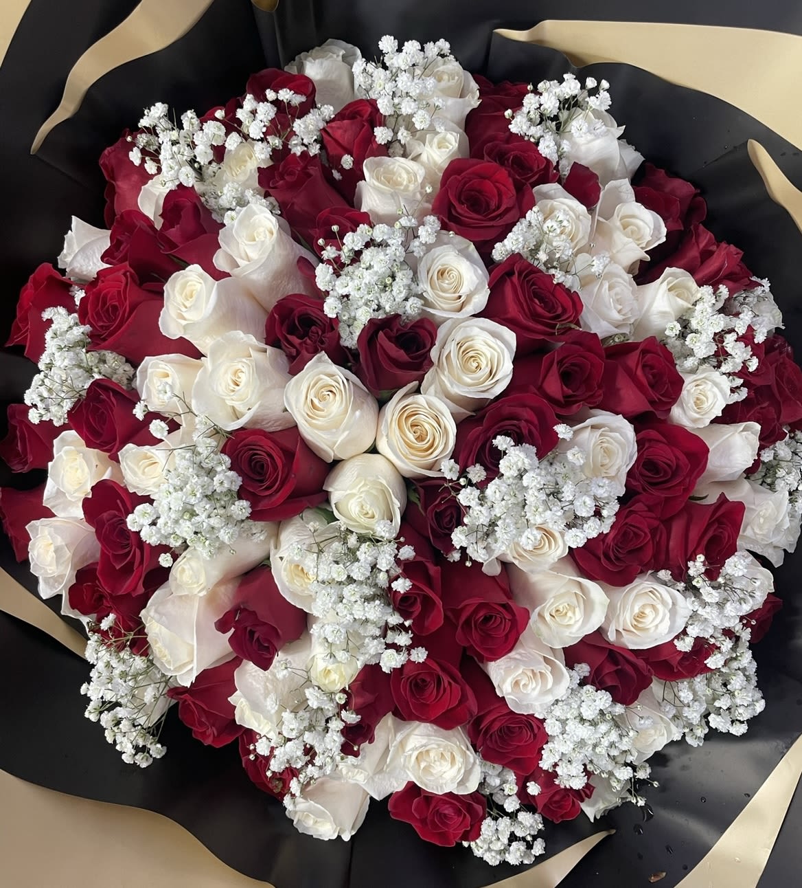 Dream queen 100 Roses Dream queen 100 Roses - This bouquet consists of our freshest pick of crisp white and red roses with babys breath we offer 24, 50, 75, 100