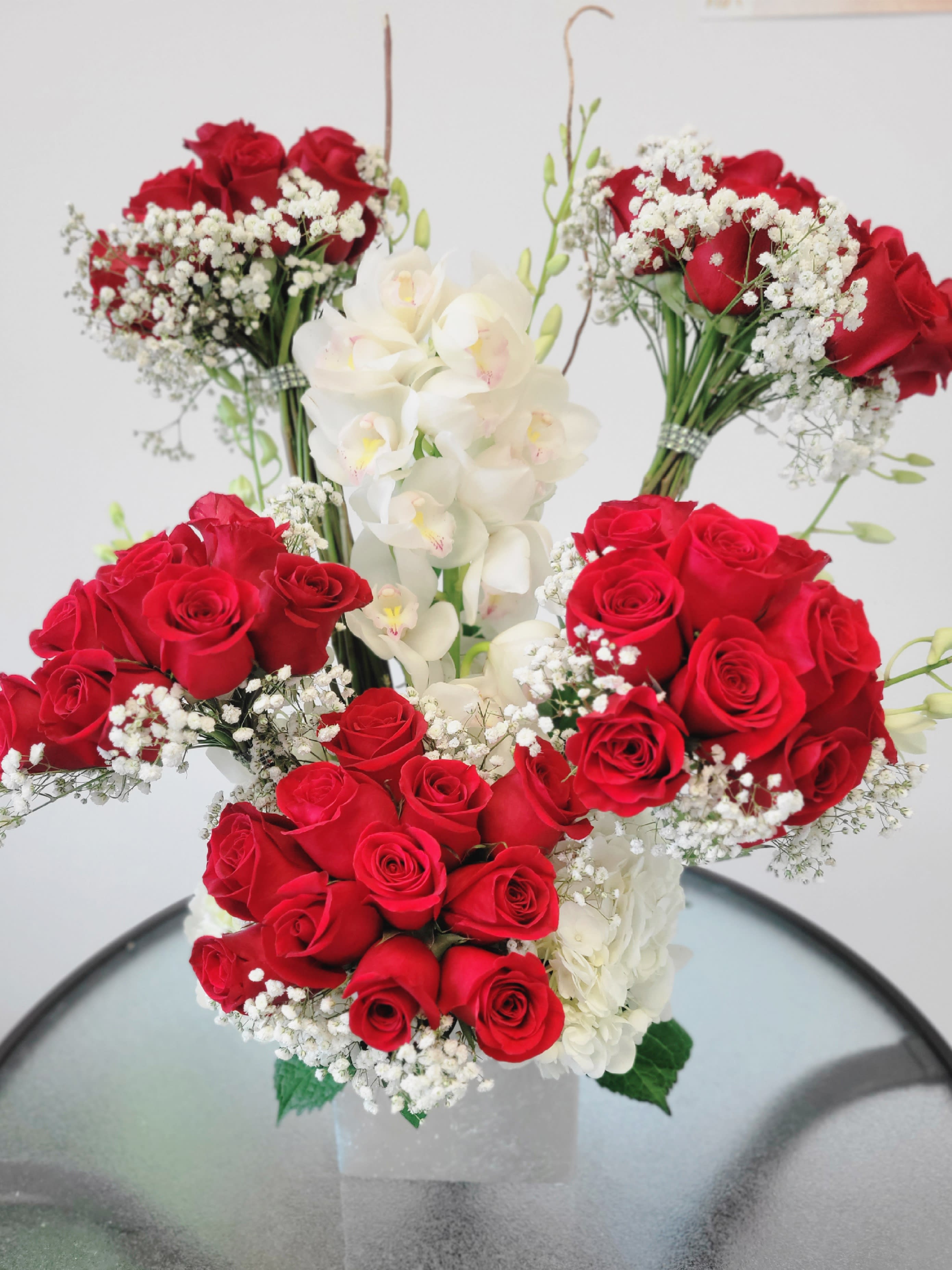 TOP LOVE - 60 RED ROSES WITH CYMBIDIUM ORCHILD AND HYDRANGEAS, ALL INTO A LUXURY VASE Request one day in advance Flowers and similar colors