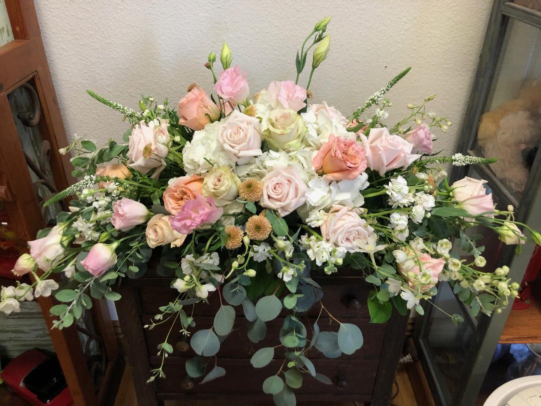 Peachy Pink Casket Spray Peachy Pink Casket Spray - Recipe: Pink Roses, Peach Roses, Pink Lisainthis, White Stock, White Hydrangae, Mauve Cushion Buttons, White Veronica and Eucalyptus for casket. Availability: All year round Design View: Symmetric Front Facing View Photo shown: Standard