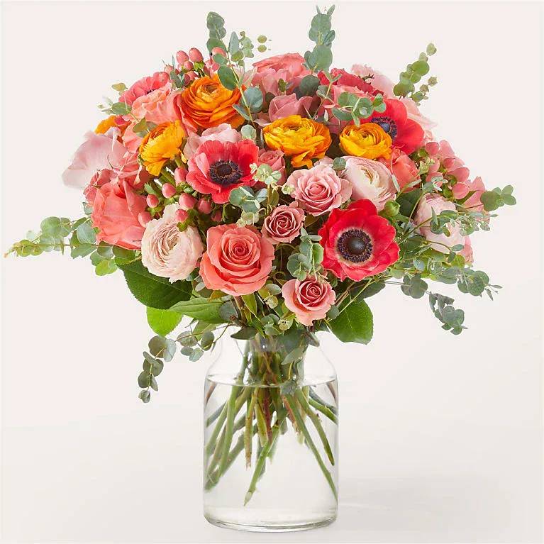 Weekends in the Hamptons Bouquet Weekends in the Hamptons Bouquet - Brighten up any room with this splash of color, bringing the peacefulness of a coastal sunrise into your home.