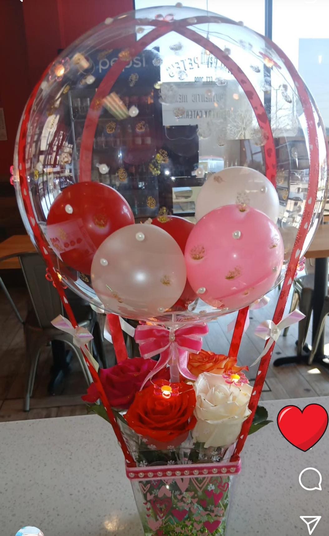 Valentine's Day balloons Valentine's Day balloons - charming detail with balloons and natural roses