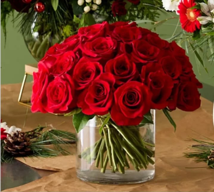 Red roses - 24 red roses in vases elegant for any occasion 