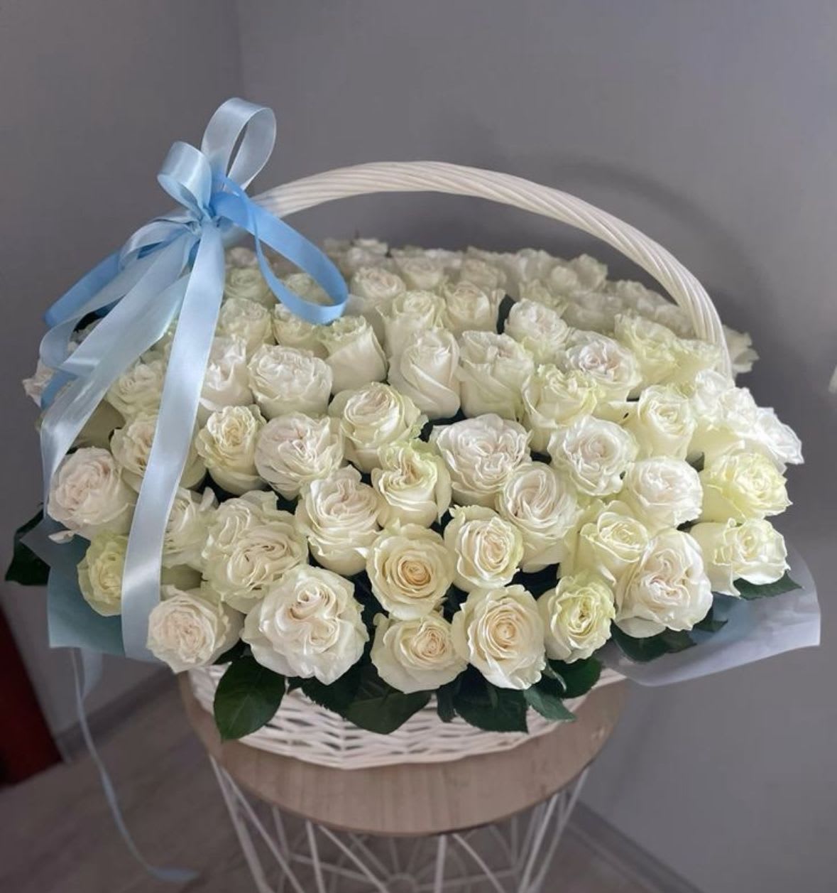 basket of 50 roses modial - basket of 50 roses modial